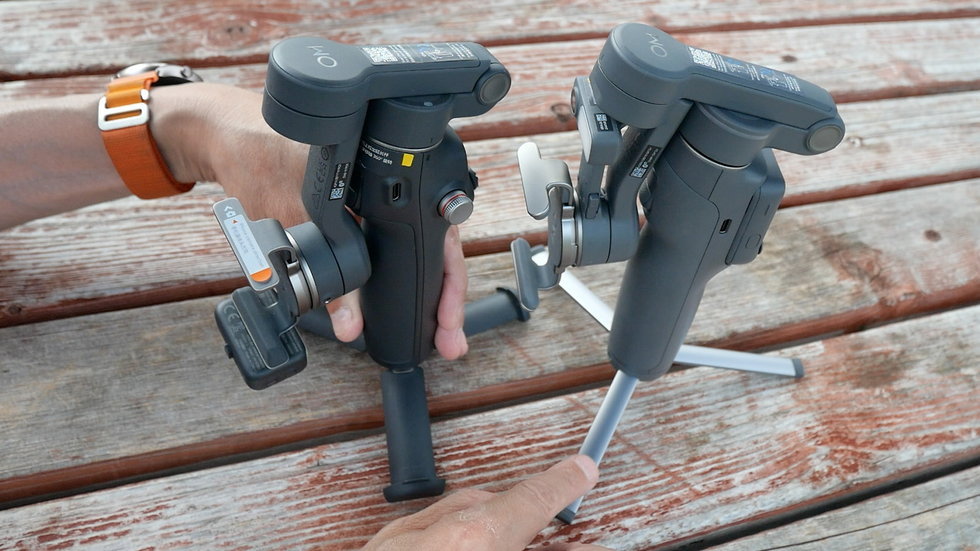 ミニ三脚の比較。左からOsmo Mobile 8、Osmo Mobile 8P