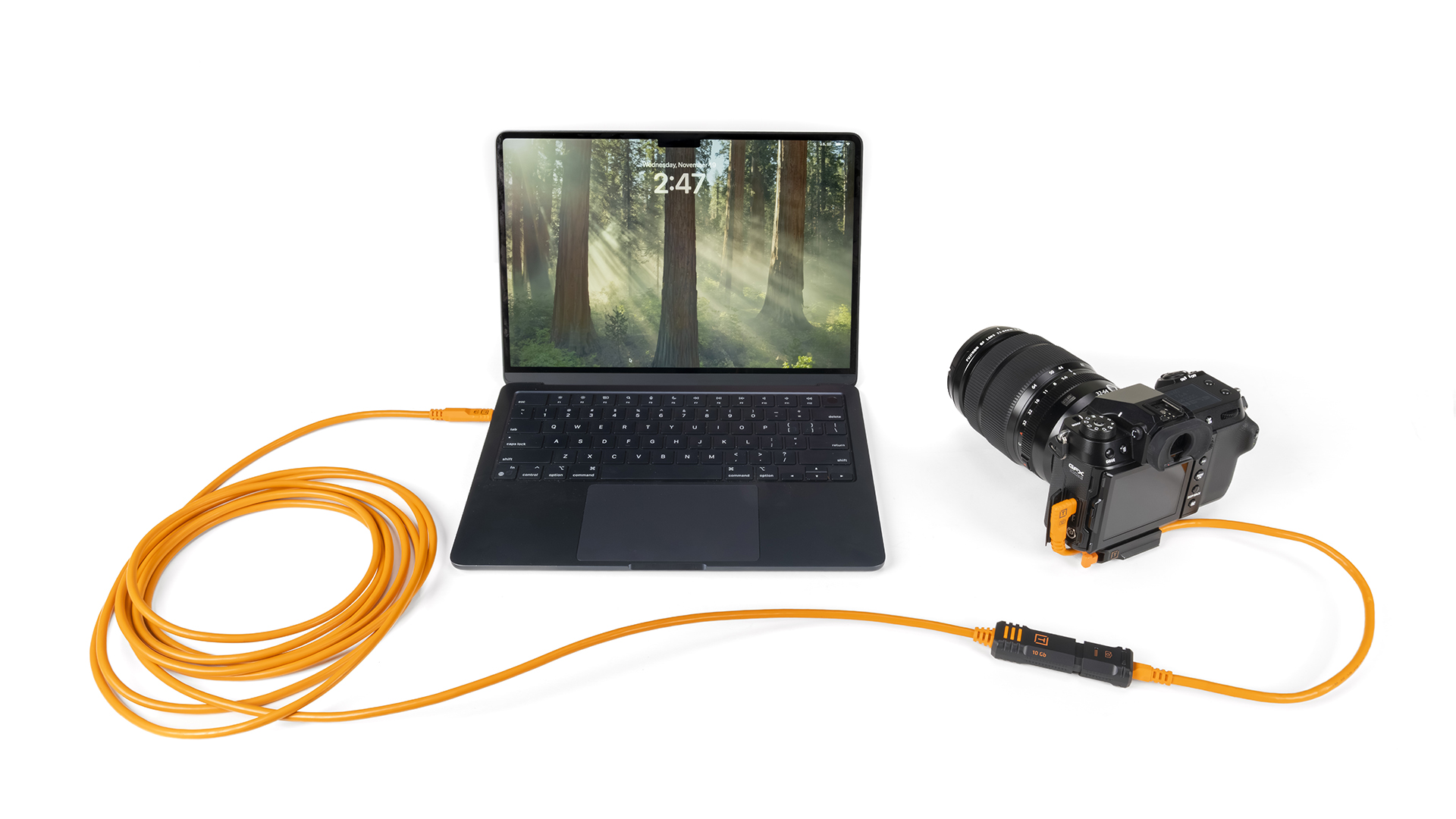 TetherPro Optima 10G USB-C Locking Extension Cable（4.8m）とTetherPro Optima 10G USB-C Straight to Right Angle（51cm）の組み合わせ例