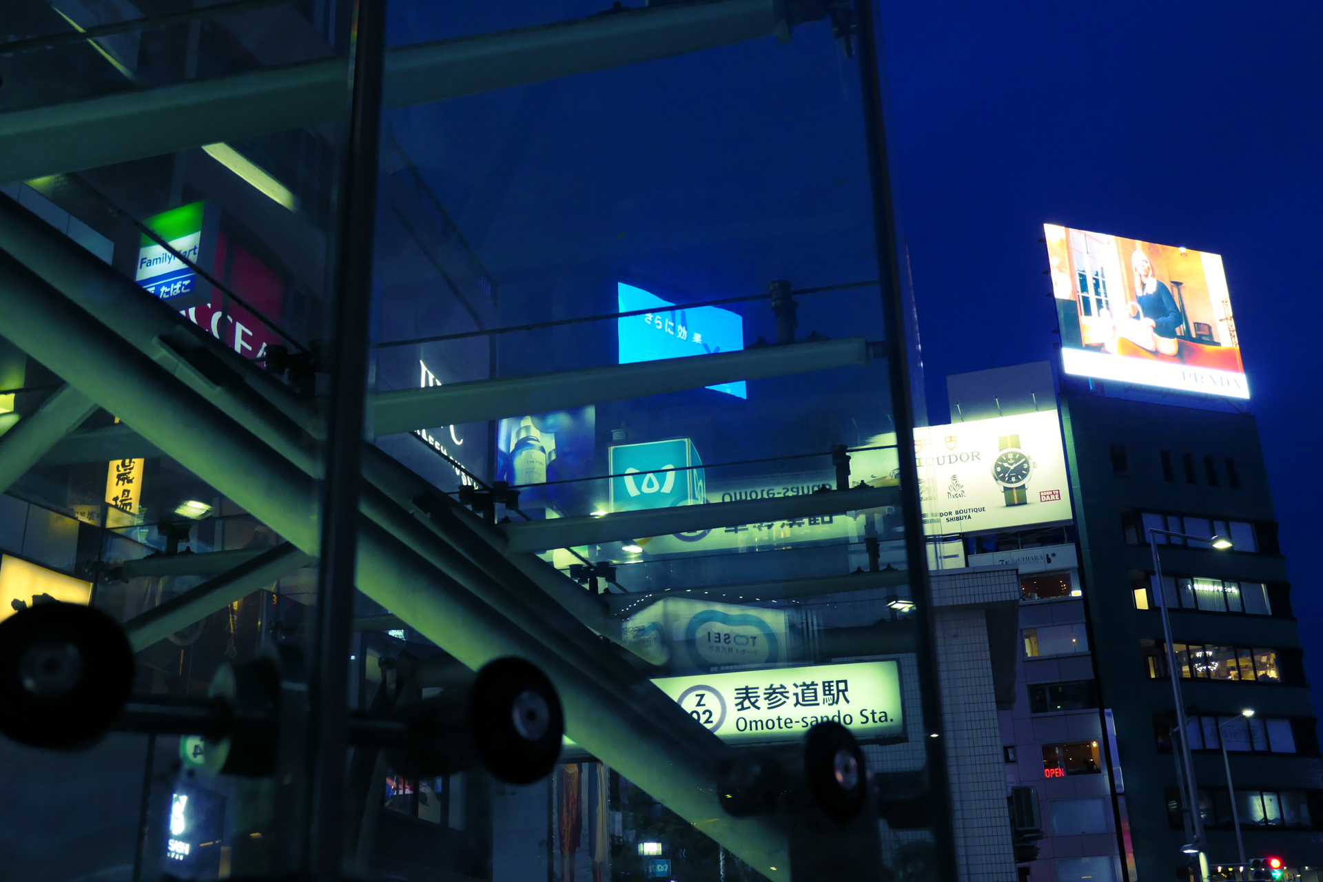 LUMIX TX3／LEICA DC VARIO-ELMAR 1:3.3-6.4/8.8-132 ASPH.／37mm／絞り優先AE（1/80秒、F4.2、±0EV）／ISO 800