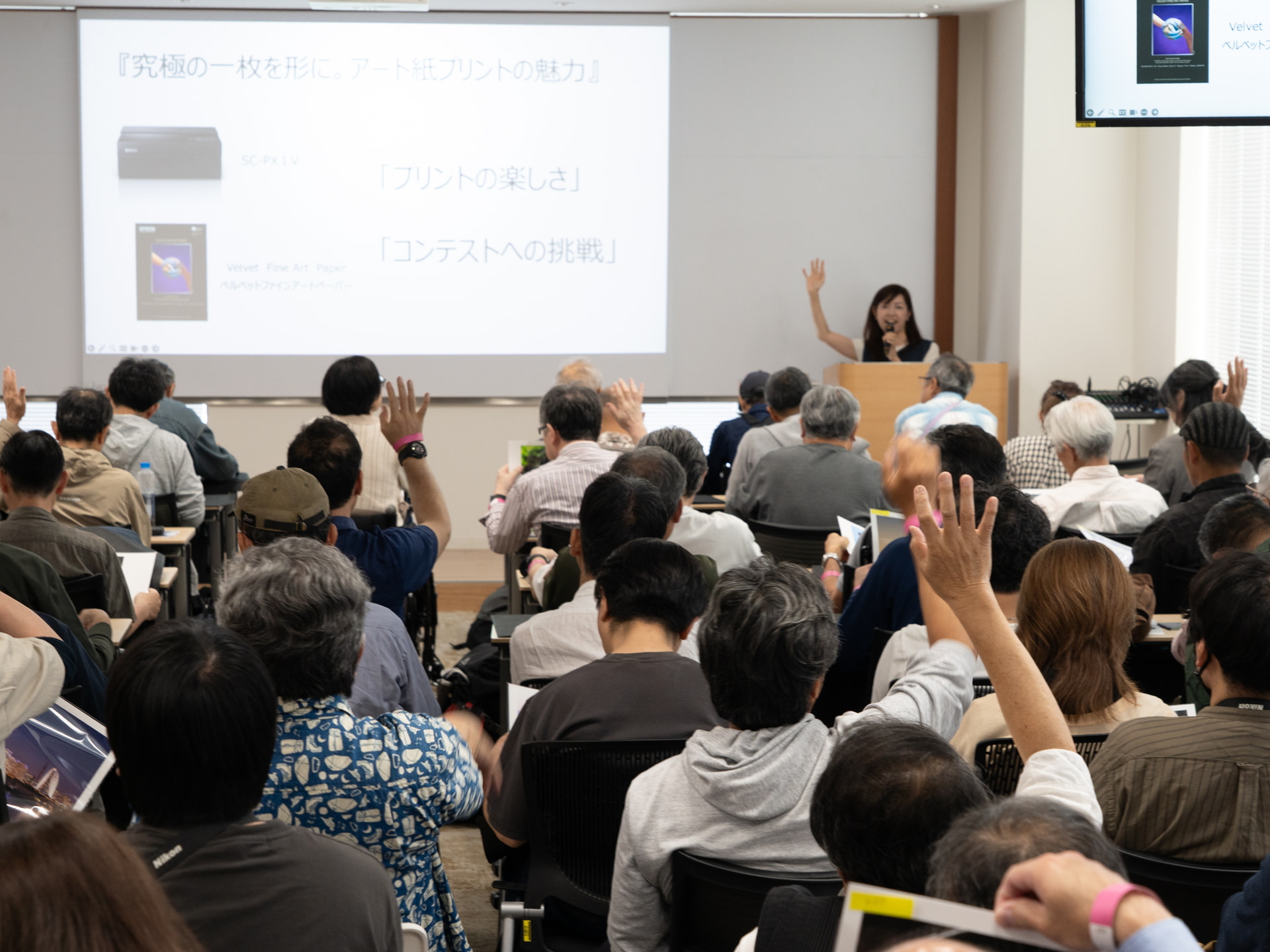 「自宅でプリントをしている人」を呼びかけたところ、GANREF会員が主体の来場者だけあってそれなりに多く手が挙がった