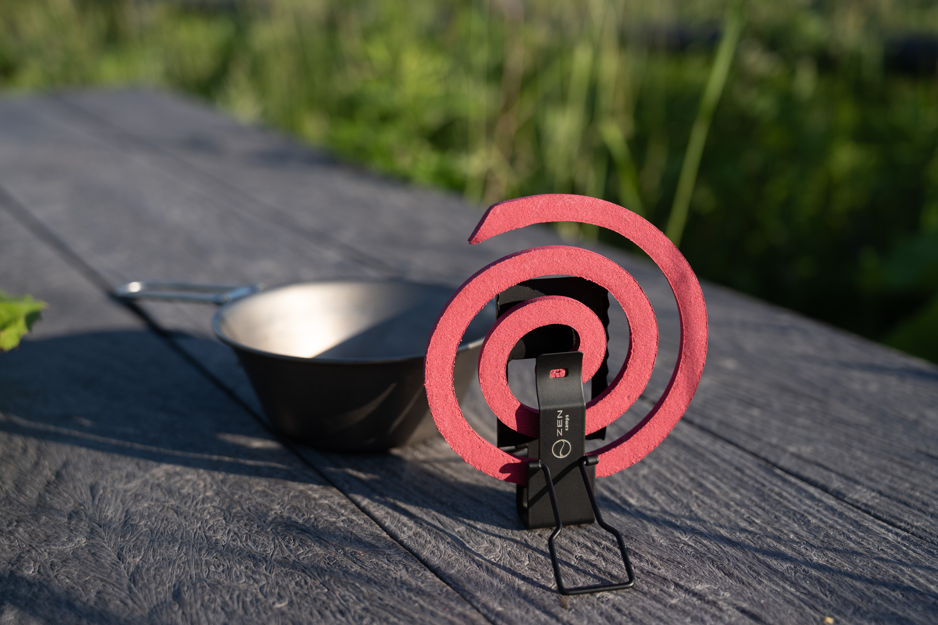 ZEN Camps 蚊取り線香ホルダーで、パワー森林香りを立ててみた