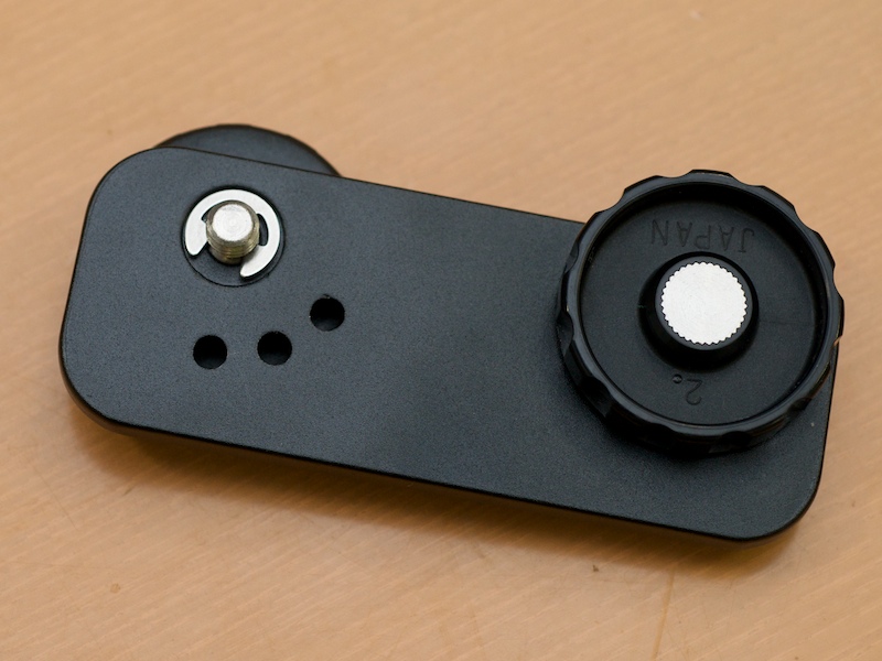 <b>サブバー側にもピン用の穴が複数存在する</b>