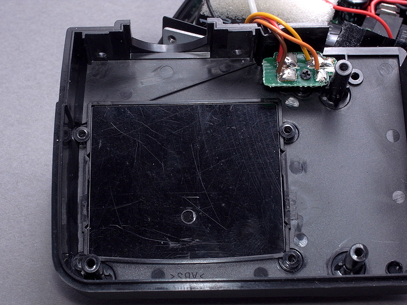 <b>そしてディフューザーを取り外した部分に、ぴったりとはめ込む</b>