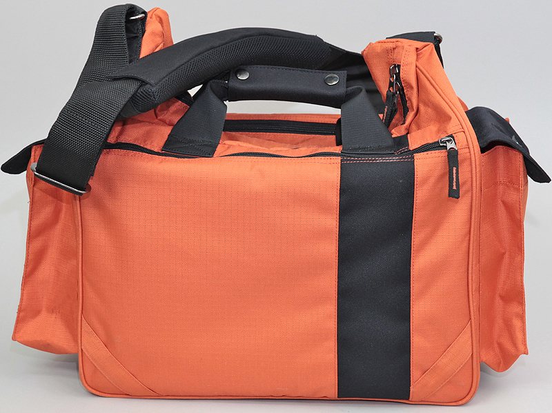 <b>今回試した色はオレンジ。ほかにチャコールもある。</b>