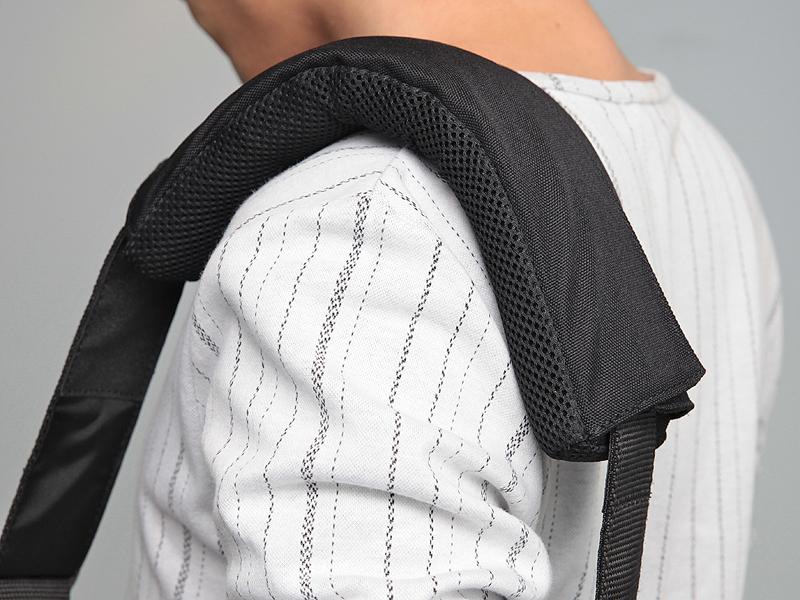 <b>肩に掛けたところ。長さも十分ある</b>