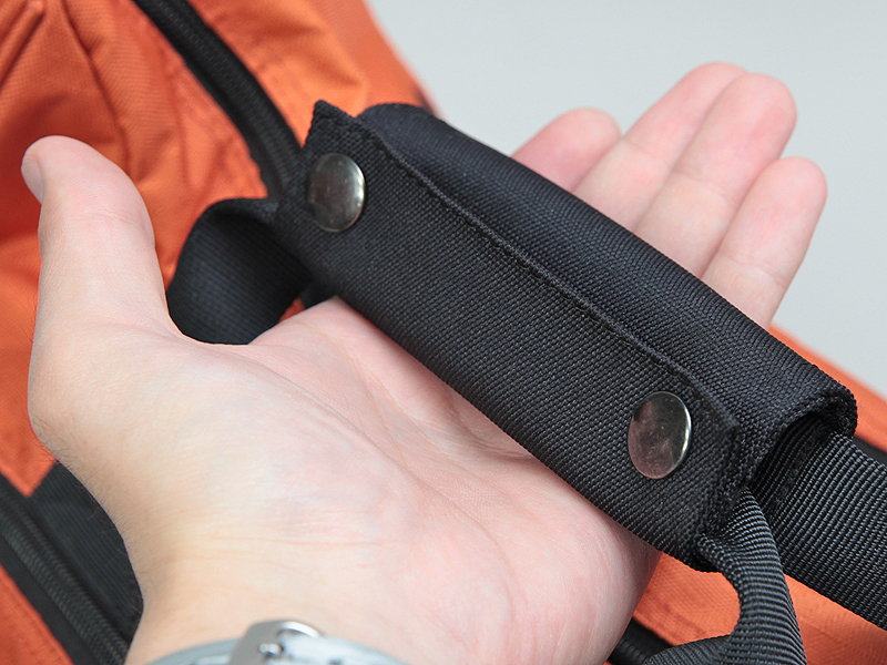 <b>4点式のハンドルも装備</b>