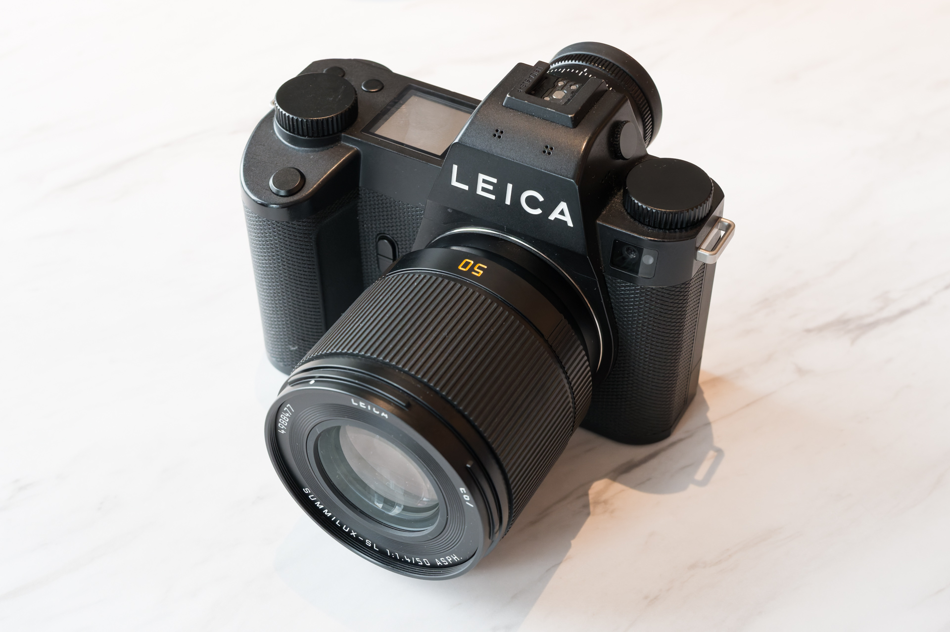 「ライカ ズミルックスSL f1.4/50 ASPH.」を装着