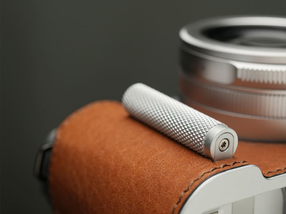 全10色の「LUMIX L10」用レザー製ボディケース - デジカメ Watch