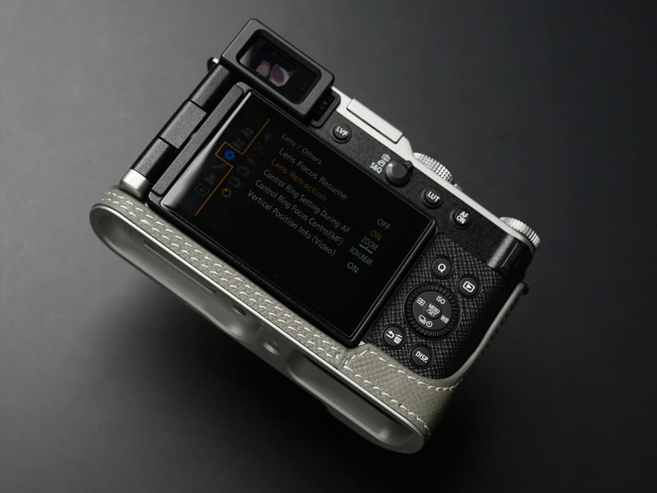 全10色の「LUMIX L10」用レザー製ボディケース - デジカメ Watch