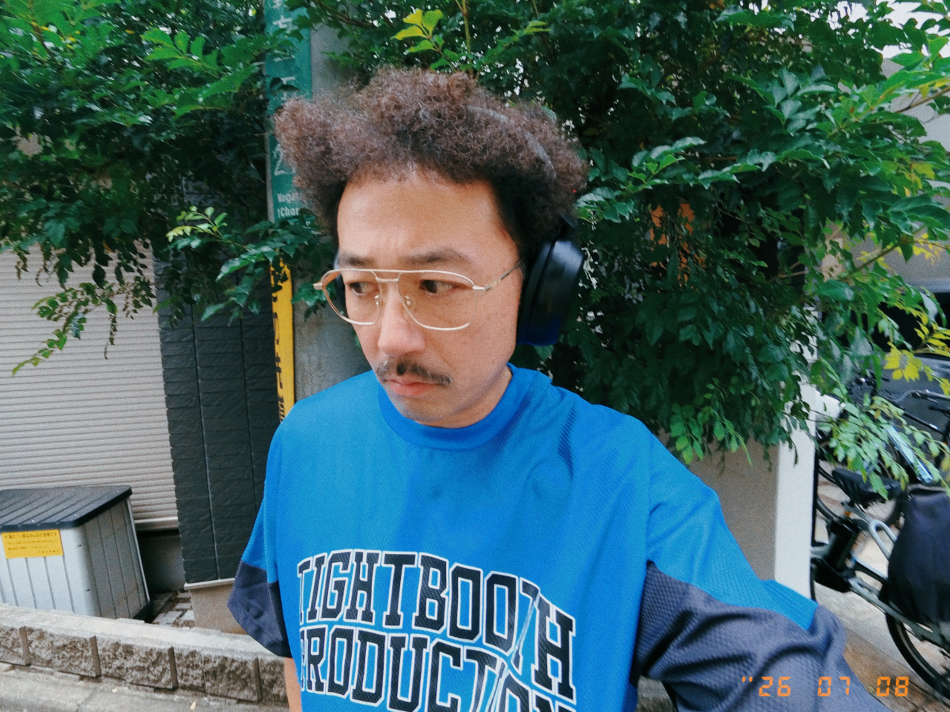 「美顔フィルター」で肌を明るく、また輪郭をシュッとさせてみた。男性でも、このくらいのことはしたいものだ
