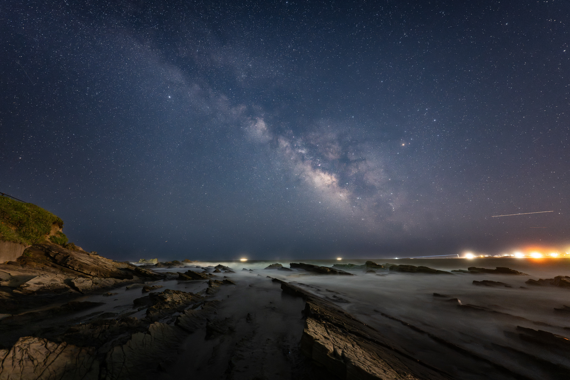 星像は視野最周辺まできれいな点だ。対角線122°の広い画角と相まって視野全体がスッキリと気持ち良く見える<br><span class="fnt-85">ニコン Z8／タムロン 12-20mm F2.8／12mm／F2.8／20秒／ISO 3200／WB:太陽光／赤道儀使用</span>