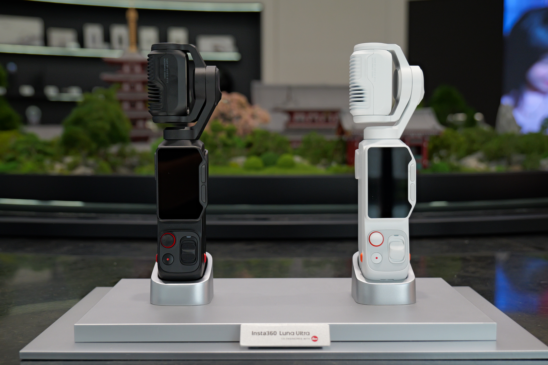 6月に登場したジンバルカメラ「Insta360 Luna Ultra」の姿も