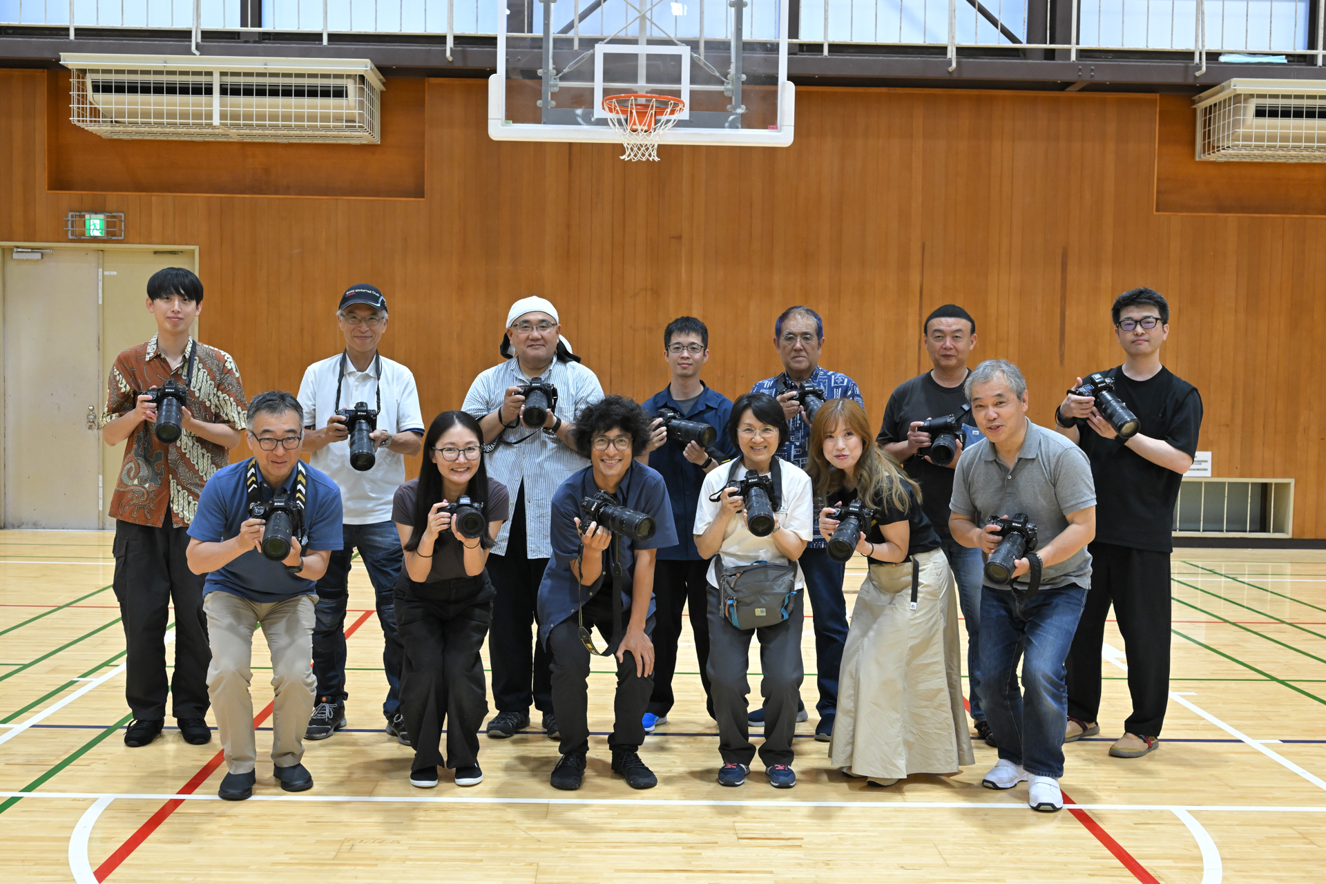 参加メンバーと松尾さんの記念撮影