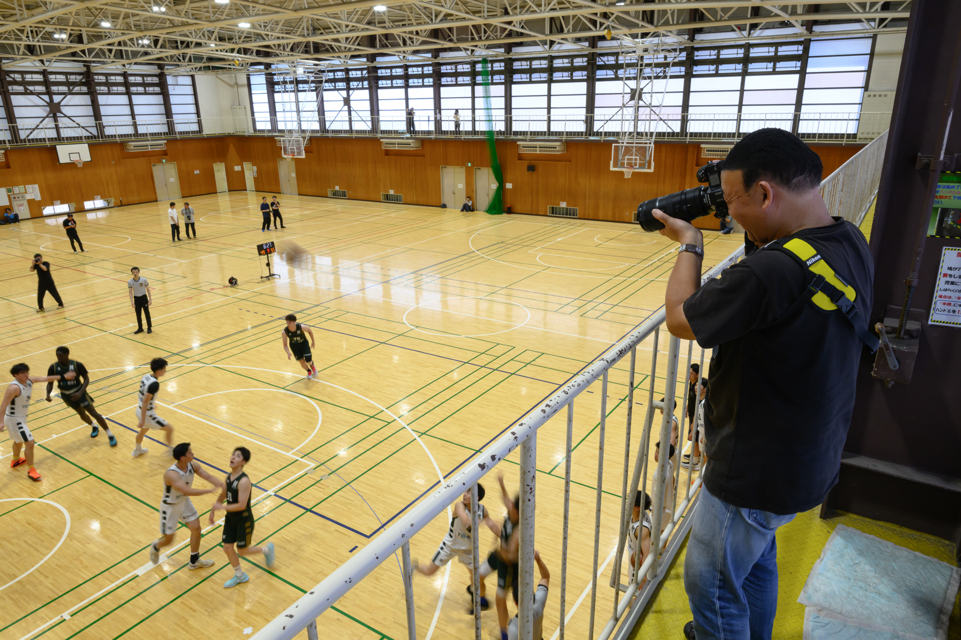会場側のご厚意でキャットウォークからの撮影も可能に