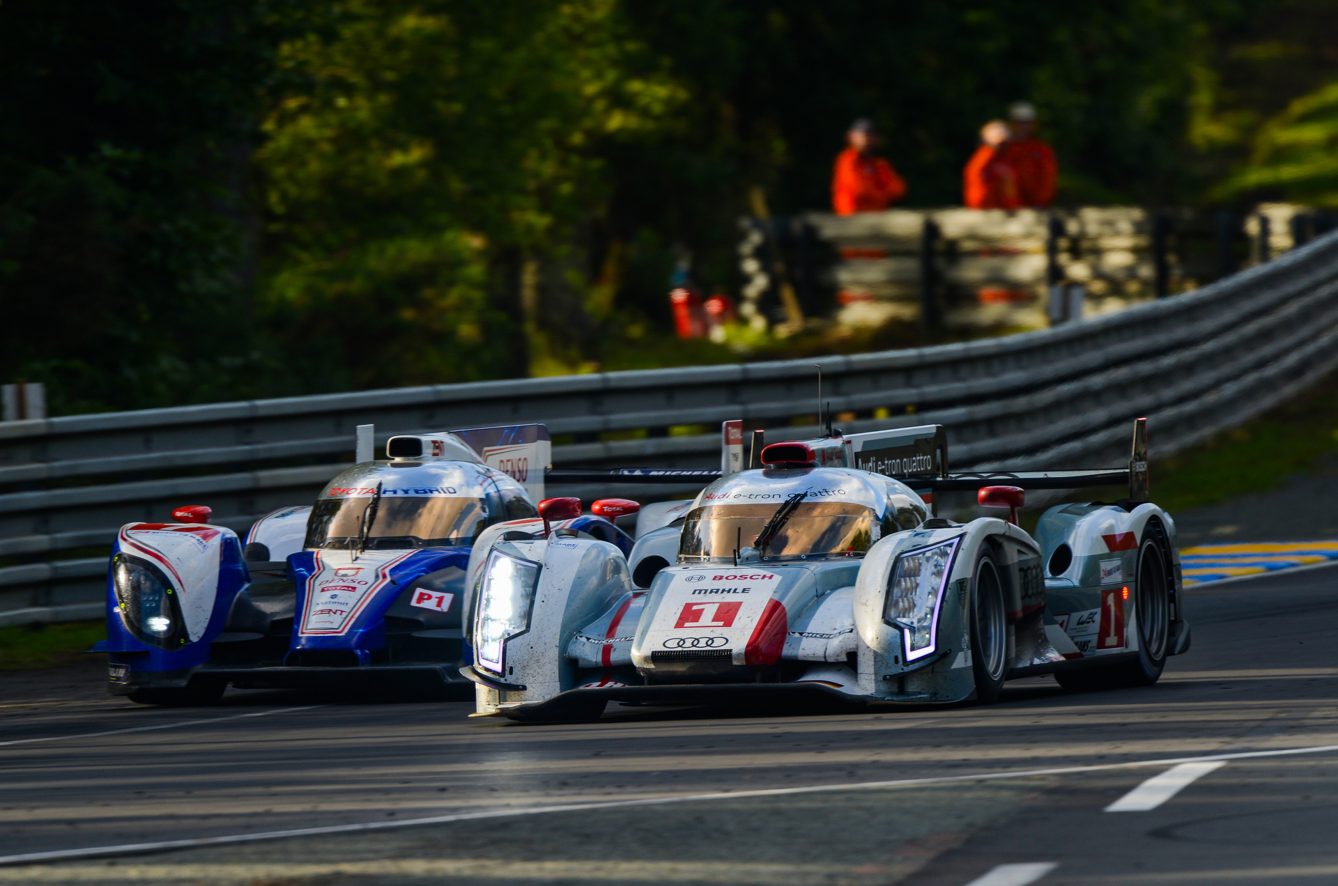 2012年 ル・マン24時間レース<br><span class="fnt-85">ニコン D800／AF-S NIKKOR 500mm f/4G ED VR＋AI AF-S TELECONVERTER TC-17E II／850mm／シャッター速度優先AE（1/500秒、F6.7）／ISO 200</span>