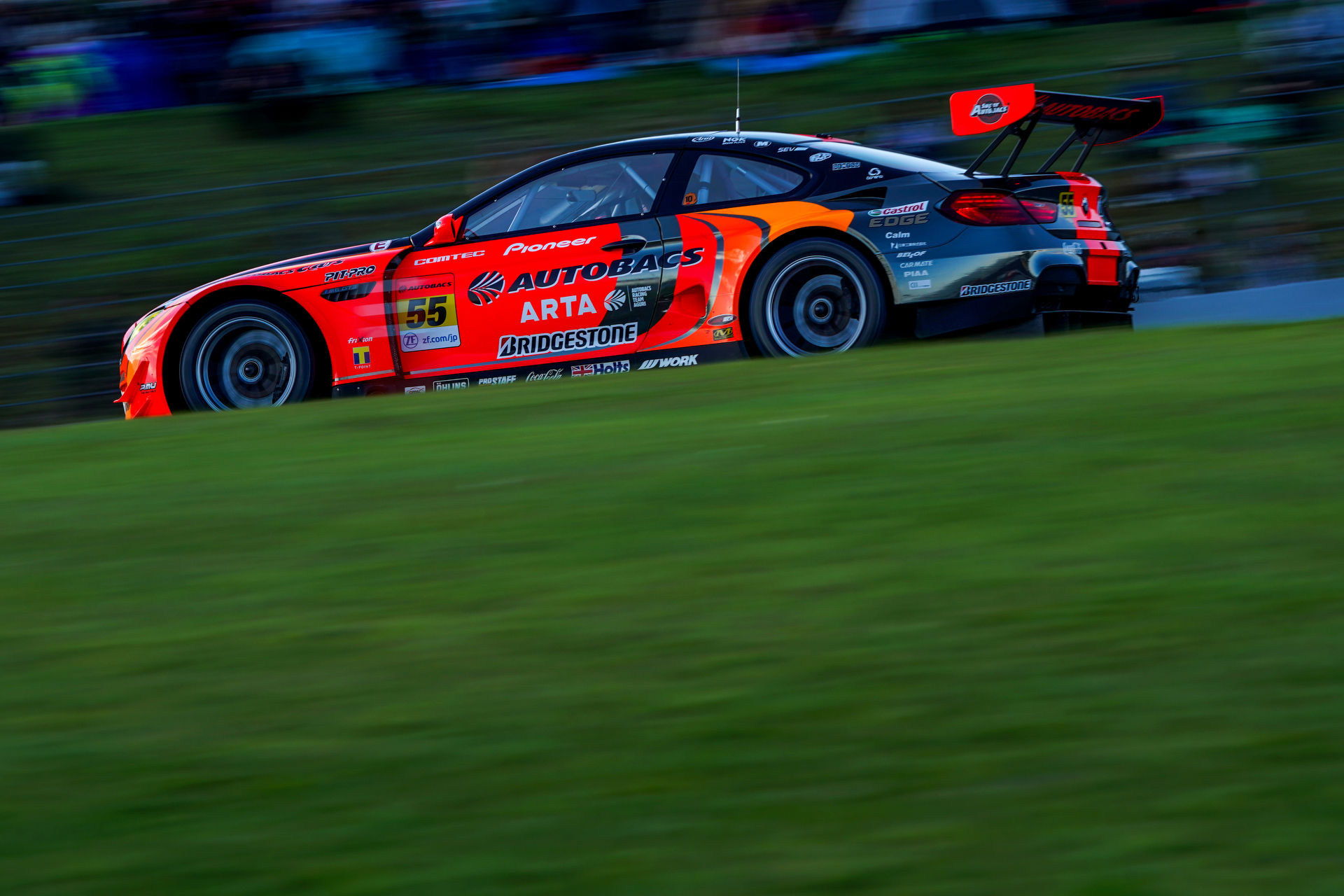 2018年 SUPER GT<br><span class="fnt-85">ソニー α9／FE 100-400mm F4.5-5.6 GM OSS／212mm／マニュアル露出（1/60秒、F11）／ISO 100</span>