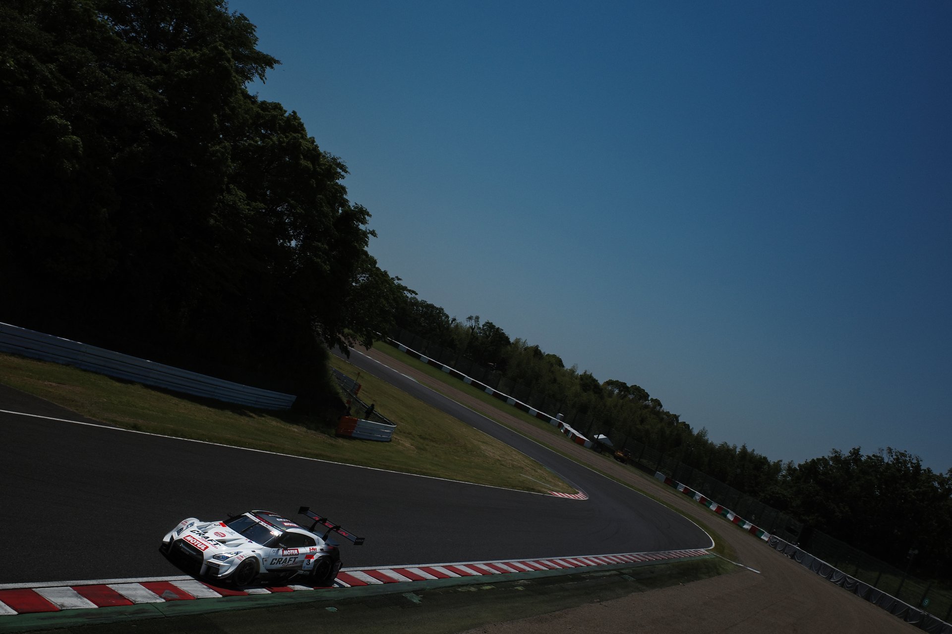 2019年 SUPER GT<br><span class="fnt-85">RICOH GR III／GR LENS 18.3mm F2.8／18.3mm／シャッター速度優先AE（1/1000秒、F8）／ISO 100</span>