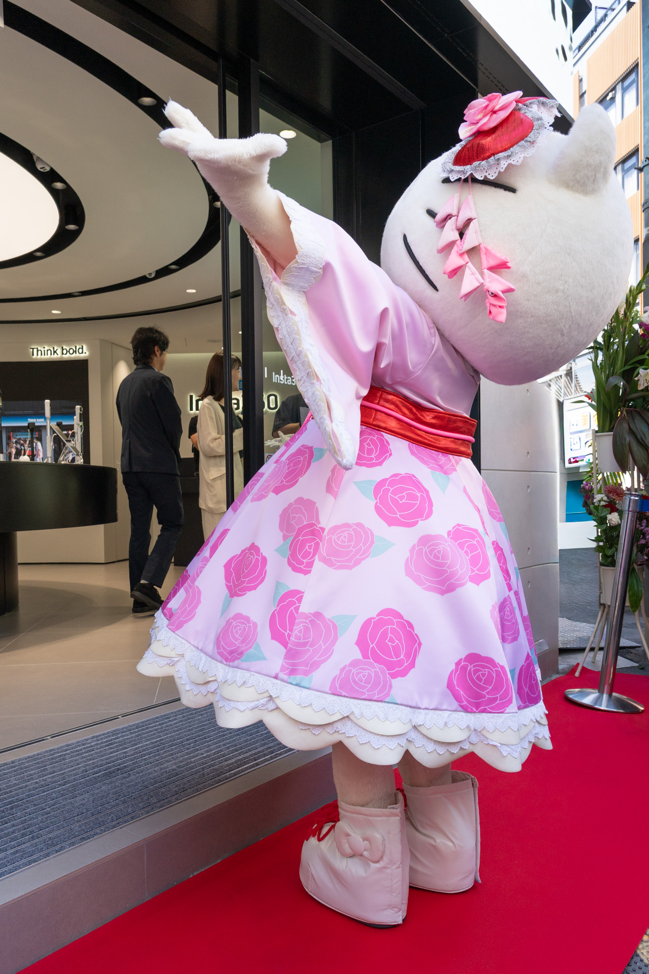 立派なお店にキティちゃんもびっくり!?