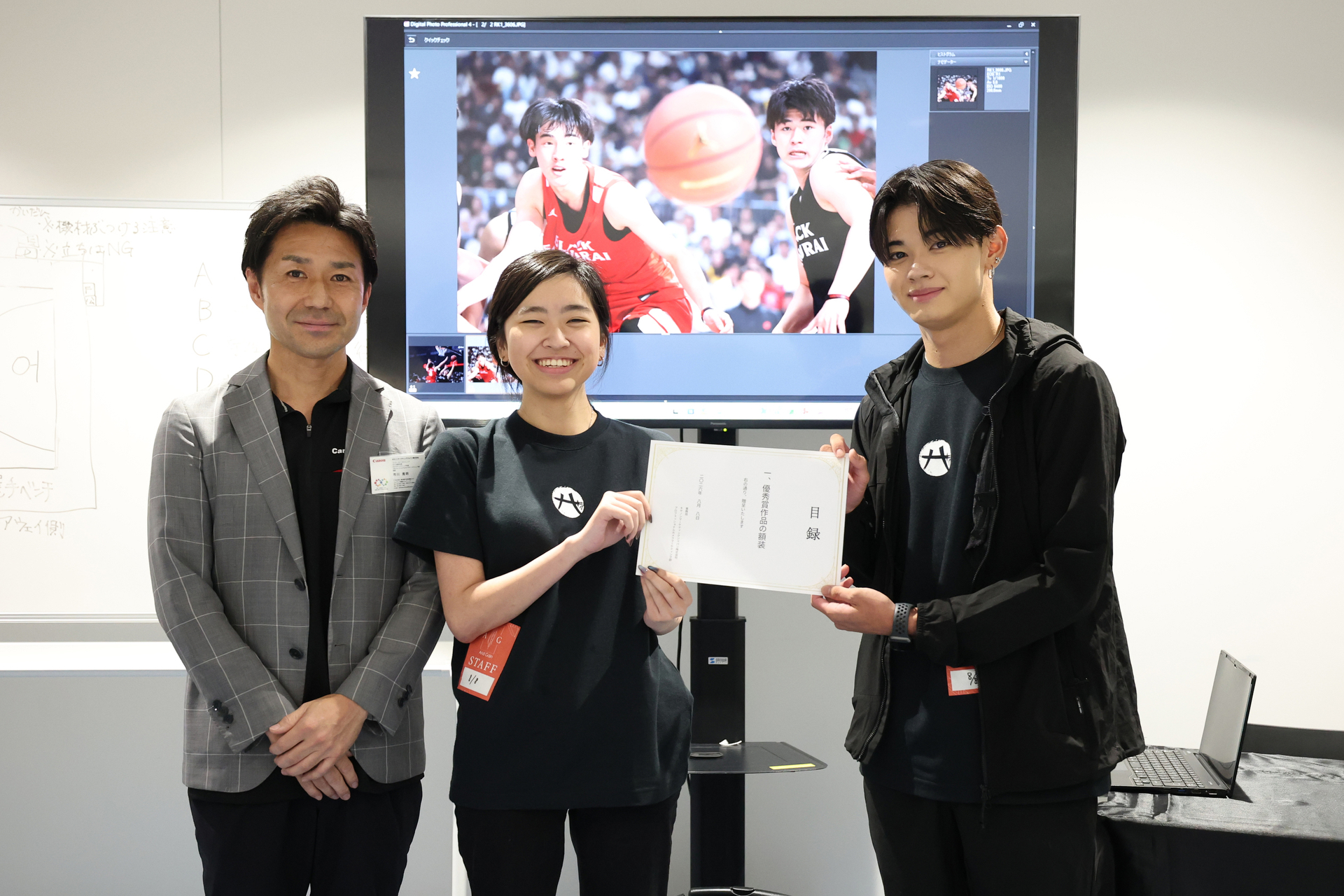 左からキヤノンマーケティングジャパン プロフェッショナルカメラマーケティング部長の市川氏、黒澤氏、川井氏