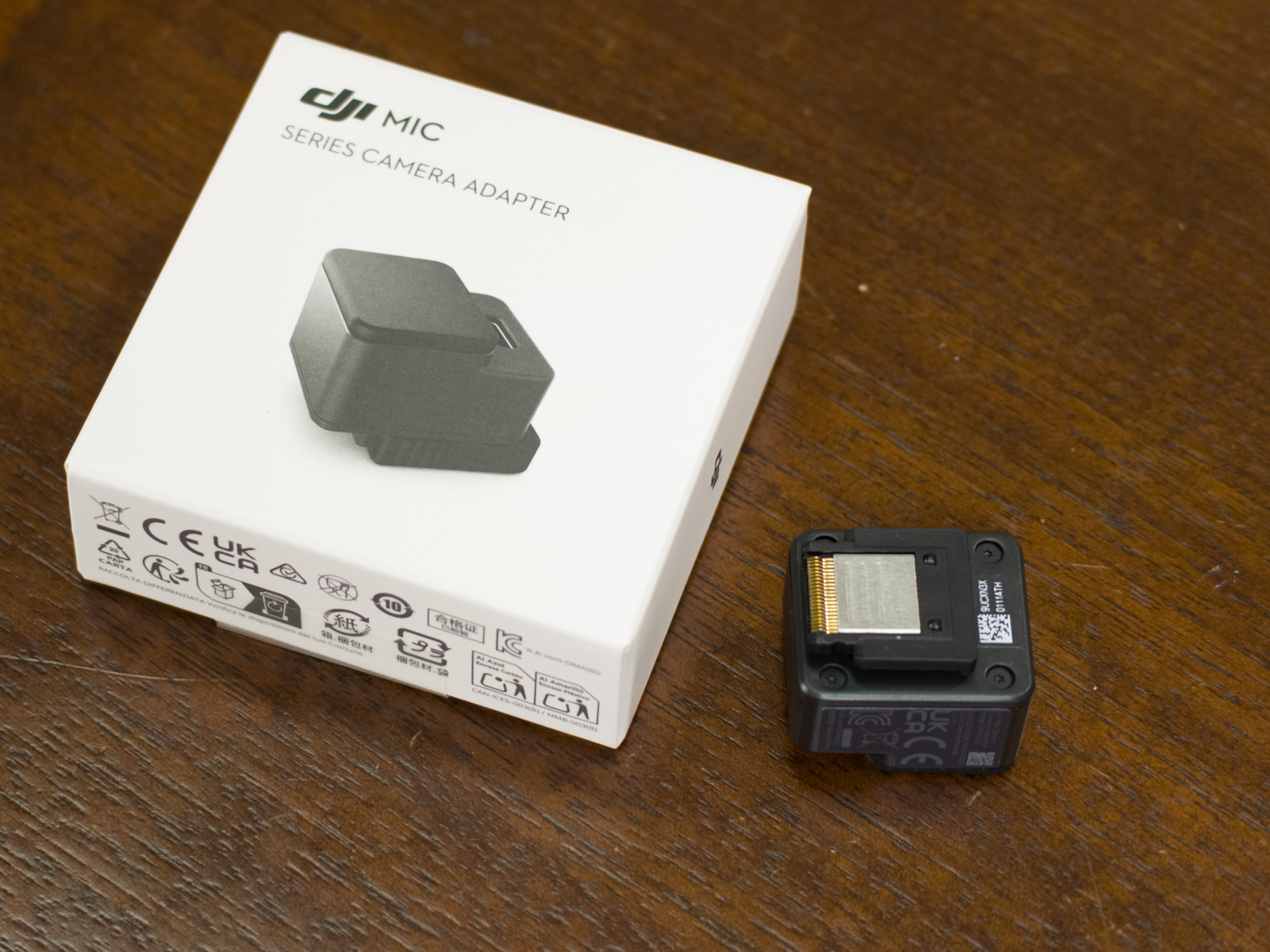 ソニーのMIシュー対応カメラに限定されるが、「DJI Micシリーズカメラアダプター」（4,950円）を使うことで48kHz、24bitのデジタル音声が記録できる