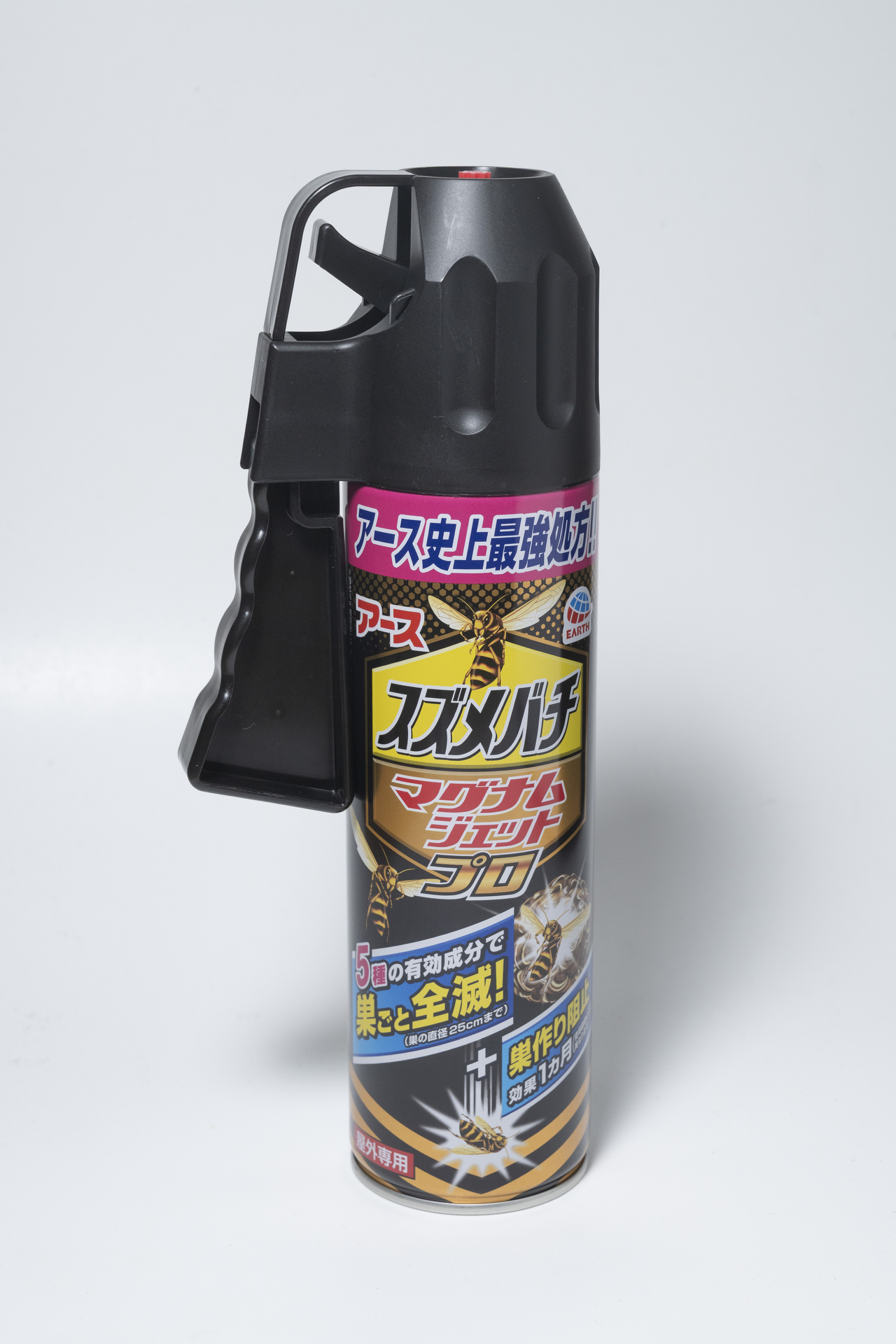 アース スズメバチマグナムジェット。フマキラー、キンチョーなど各社から同様のものが販売されている