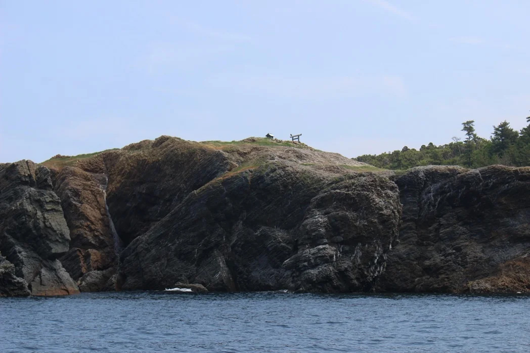 経島（船上から撮影）
