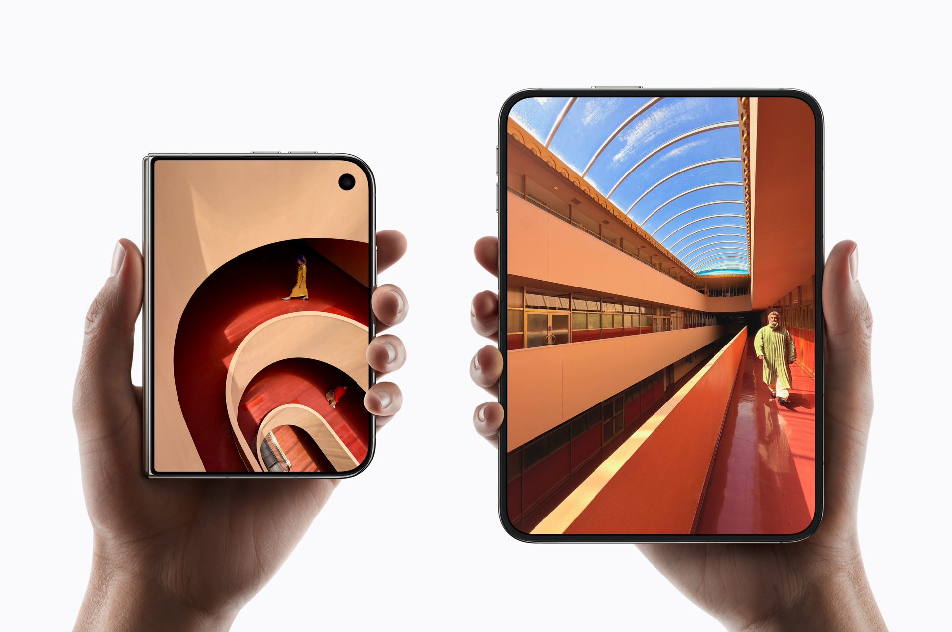 外側に5.4インチ、内側に7.6インチのディスプレイを搭載