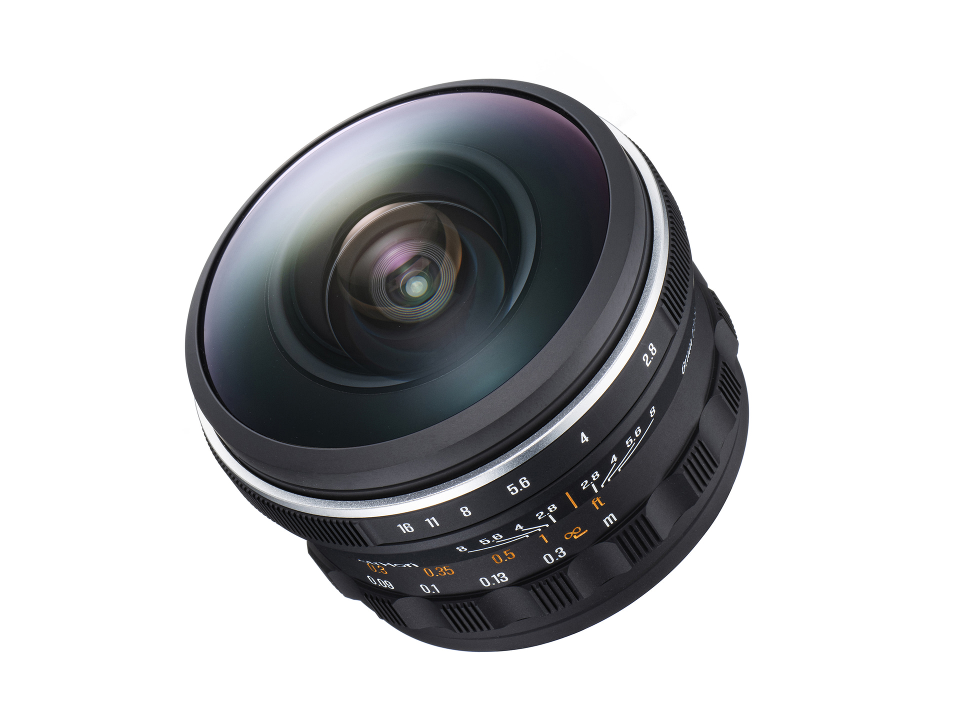 発売日：2025年8月28日<br>実勢価格：6万2,000円前後（税込）<br>　<br><b>●SPECIFICATION</b><br>レンズ構成：8群10枚<br>絞り羽根枚数：8枚<br>最小絞り：F16<br>最短撮影距離：0.08m<br>外形寸法（最大径×全長）：約69×52mm<br>質量：約340g<br><span class="fnt-85">※数値はソニーEマウント用</span>