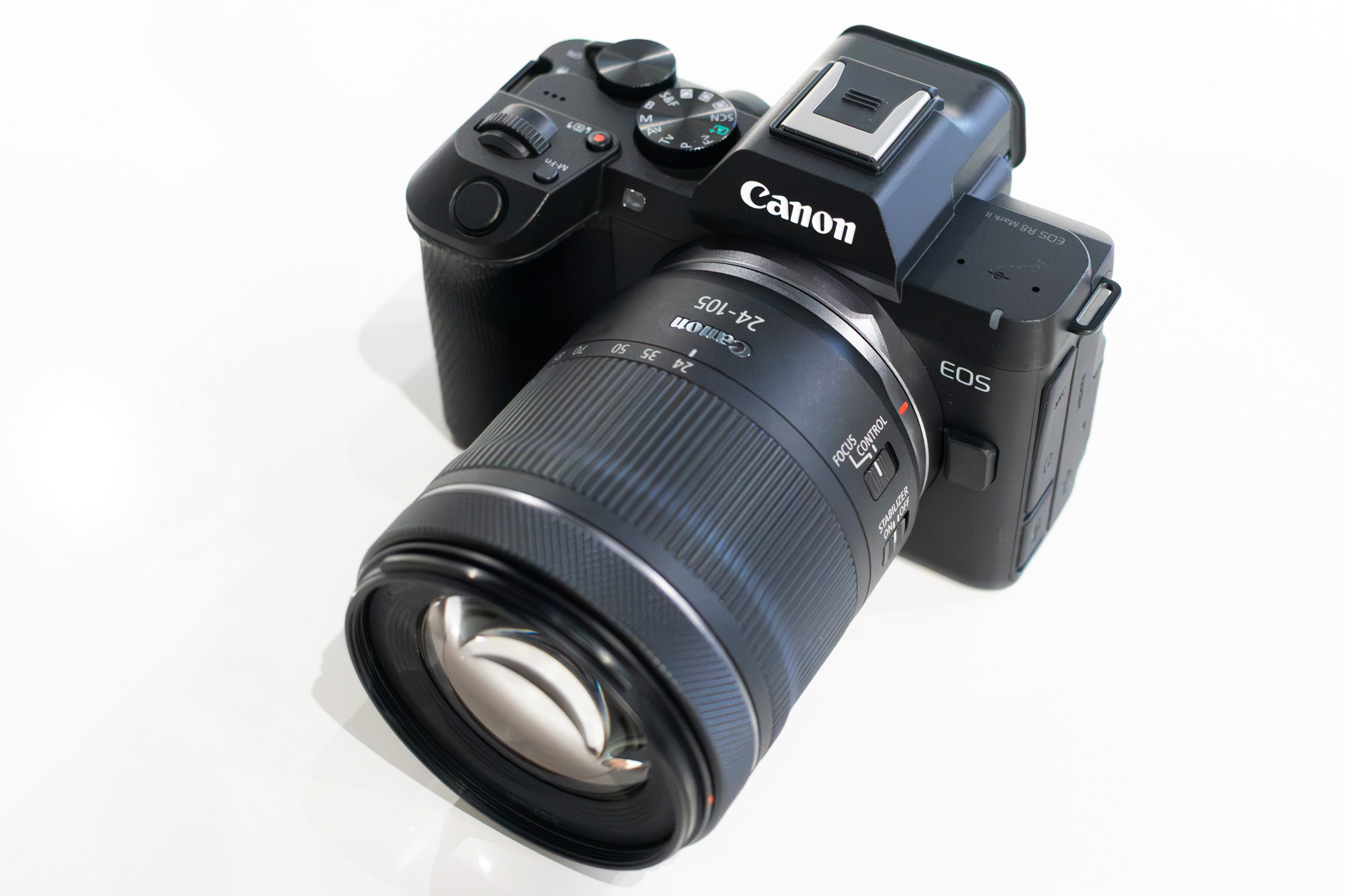 もう1つのキットレンズ「RF24-105mm F4-7.1 IS STM」を付けたところ