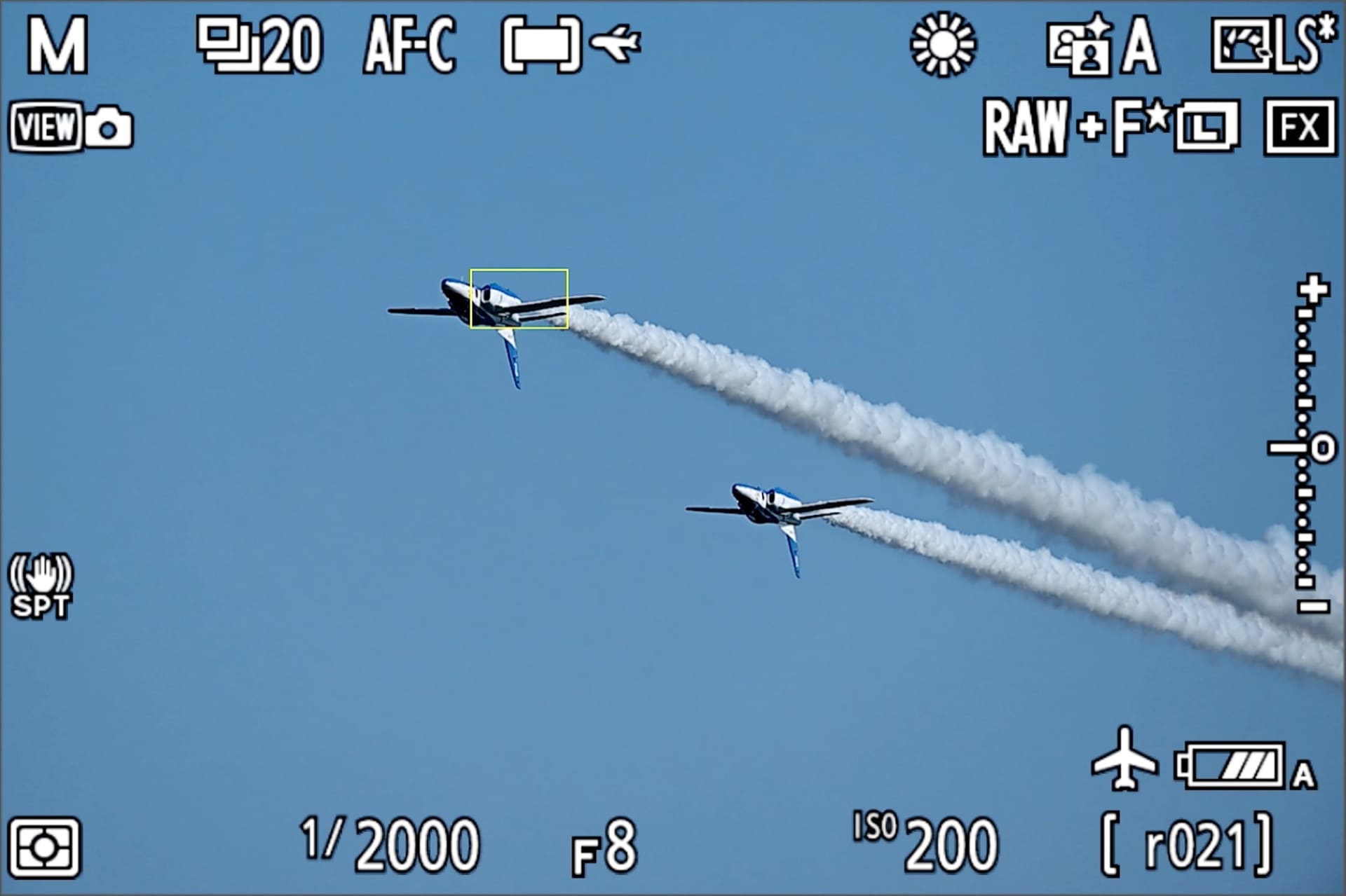 ブルーインパルス撮影時のEVFイメージ。機体全体もしくはキャノピー（コックピット）を検出して高精度なAF撮影が可能