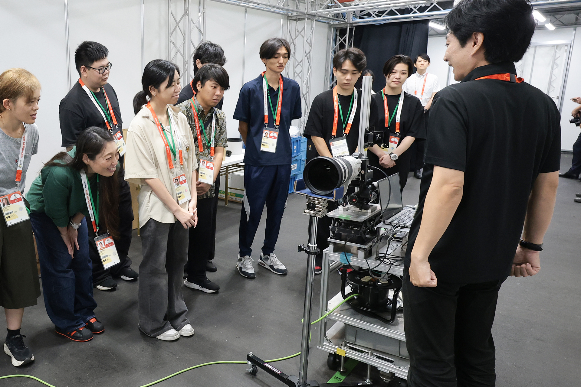 超望遠レンズの調整エリアも見学した