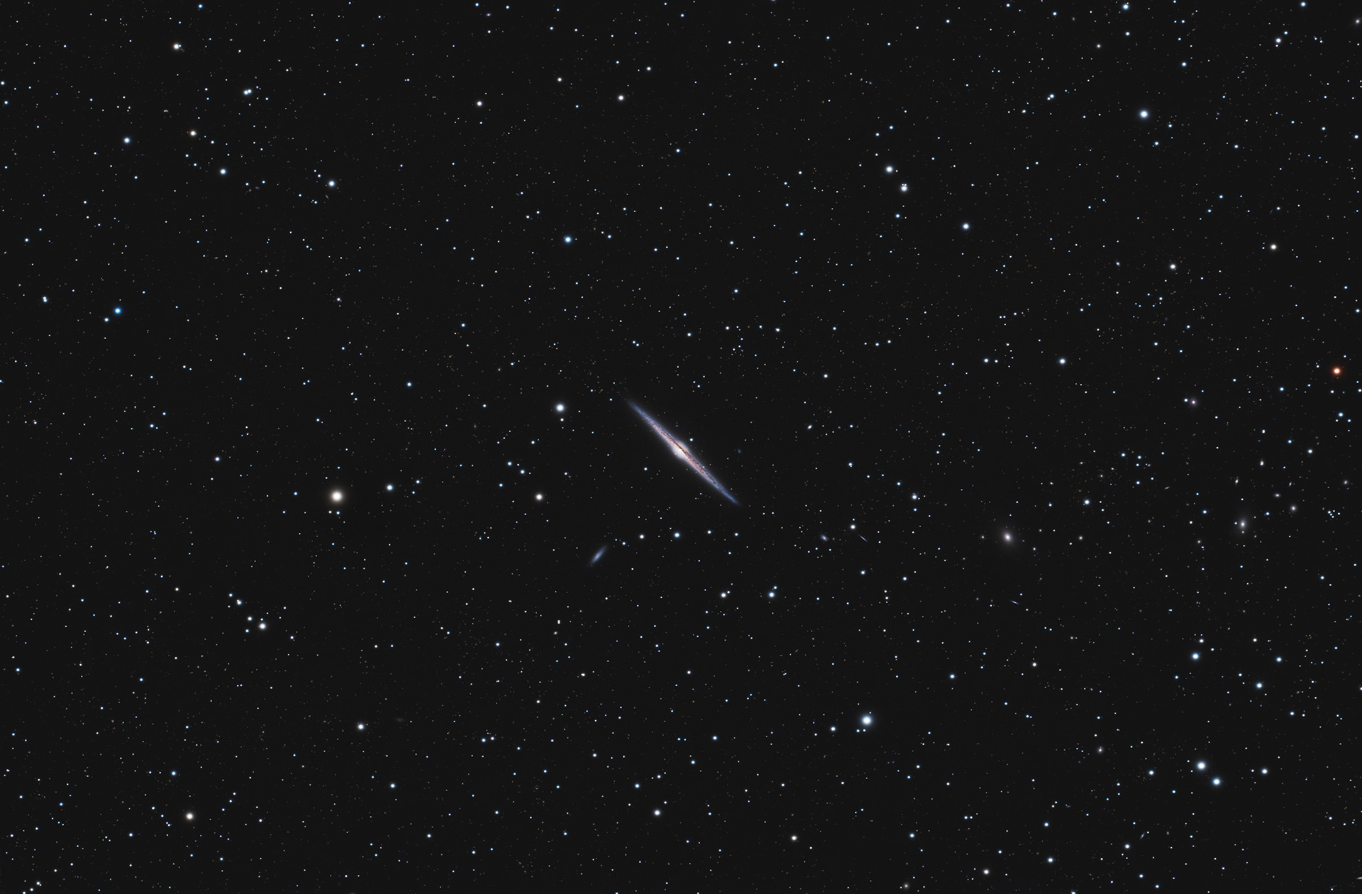 提供：株式会社サイトロンジャパン（©Dan Conover NGC 4565 | NAKOH 92GX + Player One Poseidon-C Pro）