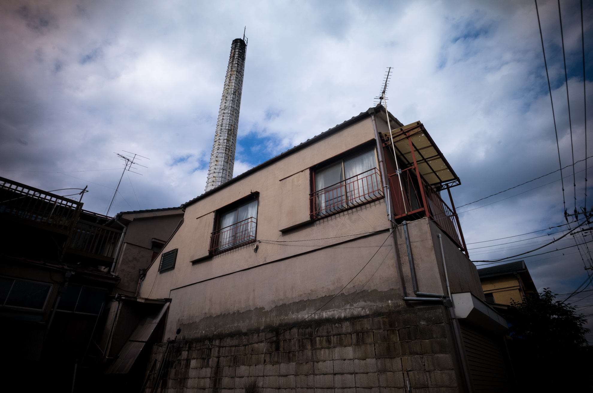 この条件では四隅の色づきが確認できますが、筆者だと無視できるレベルかも。<br><span class="fnt-85">ライカM11-P／ルサール MP-2 20mm F5.6／20mm／絞り優先AE（1/3,200秒、F8、−0.7EV）／ISO 800</span>