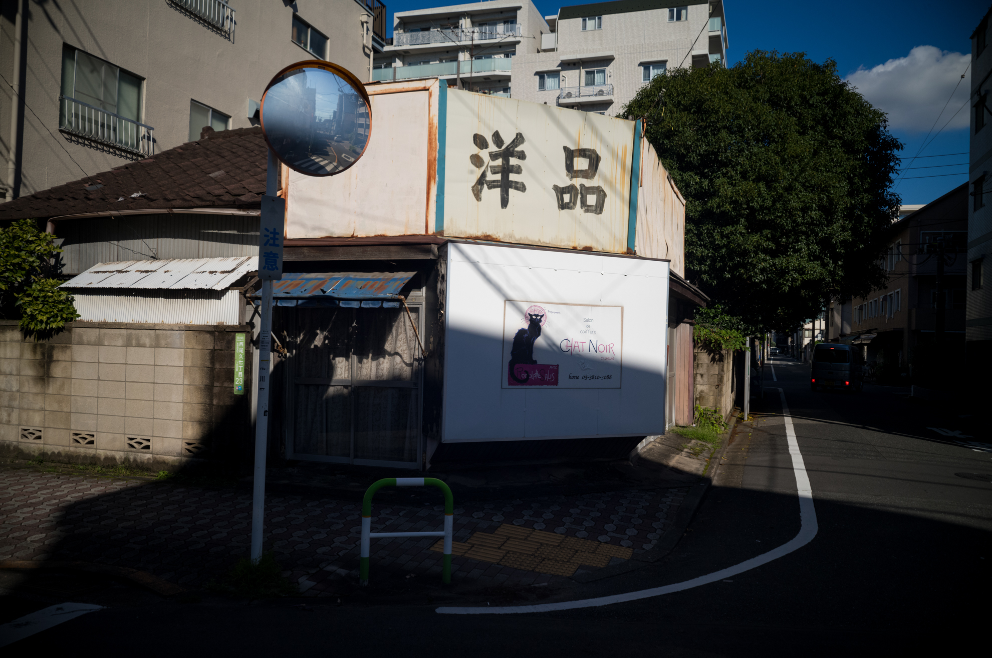 もっとシャドーが落ち込んでしまうのかなと思いきや、そうでもなく、もちろん手をいれれば、階調はもう少し出てきます。<br><span class="fnt-85">ライカM11-P／オリオン-15 28mm F6／28mm／マニュアル露出（1/1,500秒、F8）／ISO 400</span>