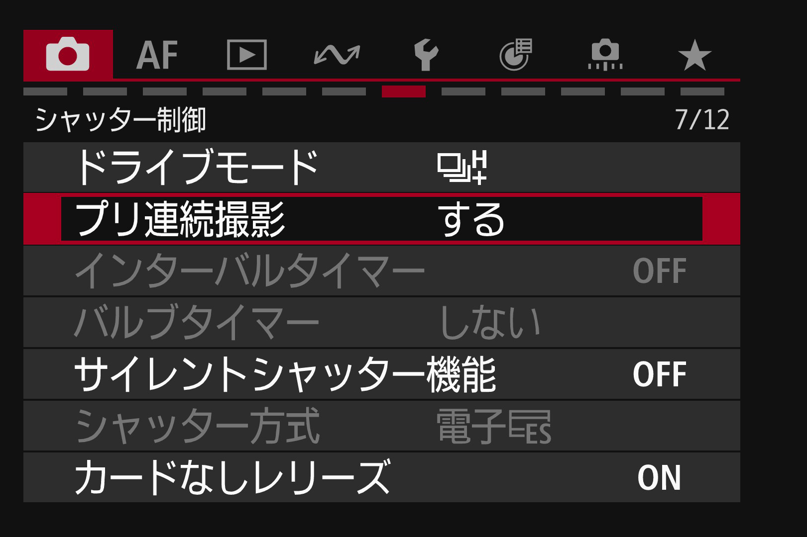 20コマさかのぼれるプリ連続撮影機能を使い、列車が顔を出す一瞬を捉えた<br><span class="fnt-85">キヤノン EOS R8 Mark II／RF16-28mm F2.8 IS STM／22mm／マニュアル露出（F6.3、1/1,250秒）／ISO 1000／WB：オート／JR佐世保線</span>