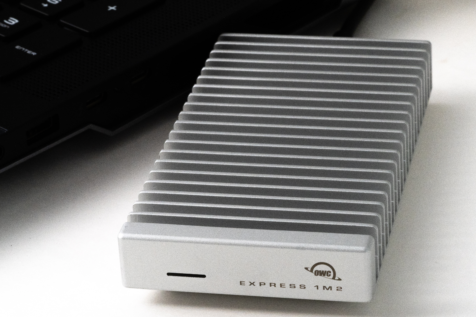 デザインと冷却性能を高い次元で両立。SSDの換装にも対応し、長く使い続けられるUSB4対応モデルだ。