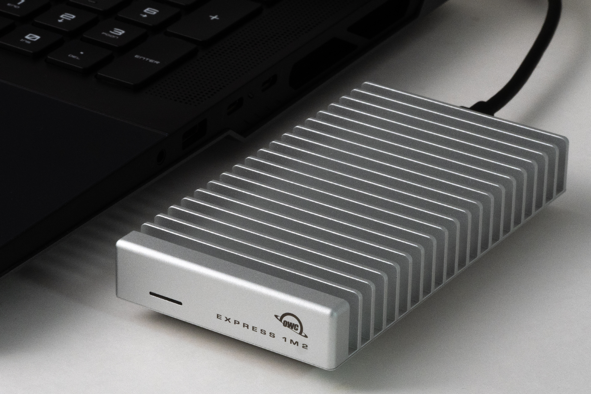 空冷エンジンのような大型フィンが特徴のボディ。Express 1M2と同様で、速度が2倍に向上している。