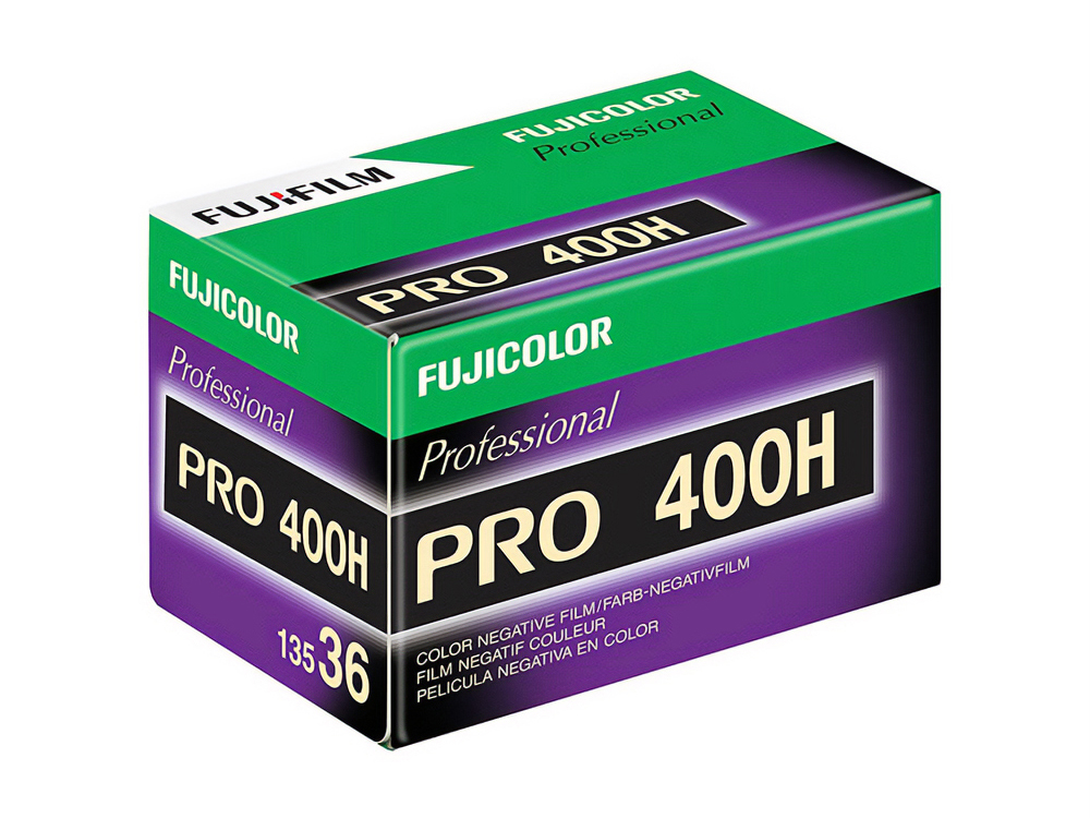 使用フィルム：FUJIFILM PRO 400H<br>発売期間：2004年～2021年（生産終了）<br>種類：カラーネガフィルム<br>特徴：ポートレート撮影などで絶大な支持を集めたカラーネガ。青緑を帯びた清涼なシャドウと、滑らかで柔らかな階調表現が魅力だ