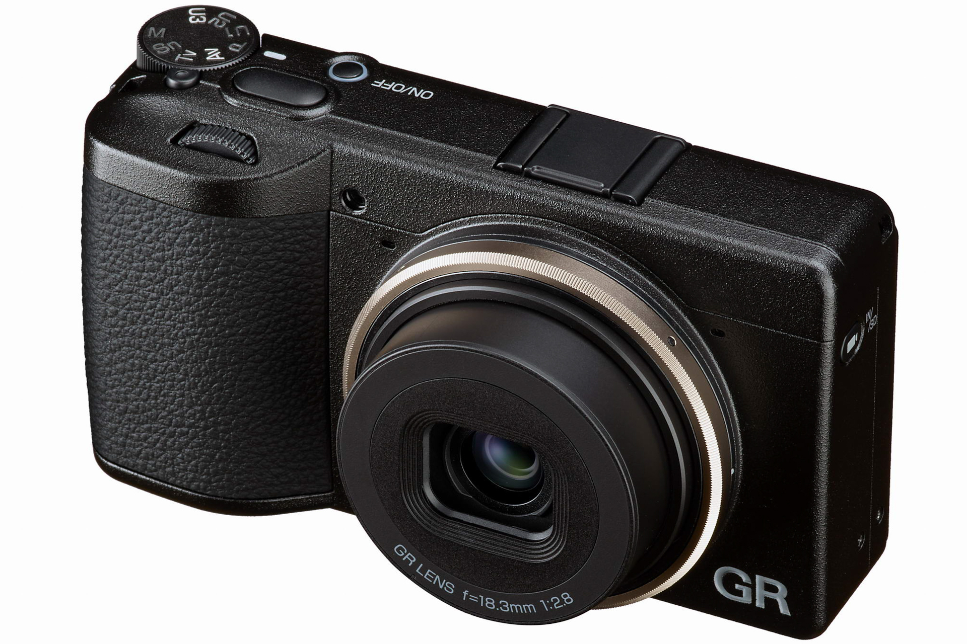 対象製品のひとつ、リングキャップ「GN-3（DG）」を装着したRICOH GR IV