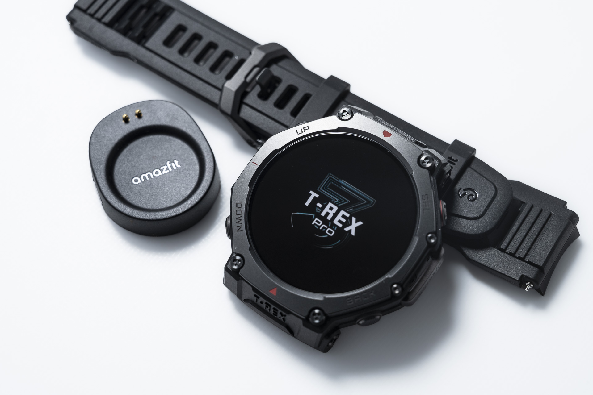 Amazfit T-Rex 3 Pro（48mm）。かなり大柄でタフなスマートウォッチだ。少し小さな44mmモデルもある。