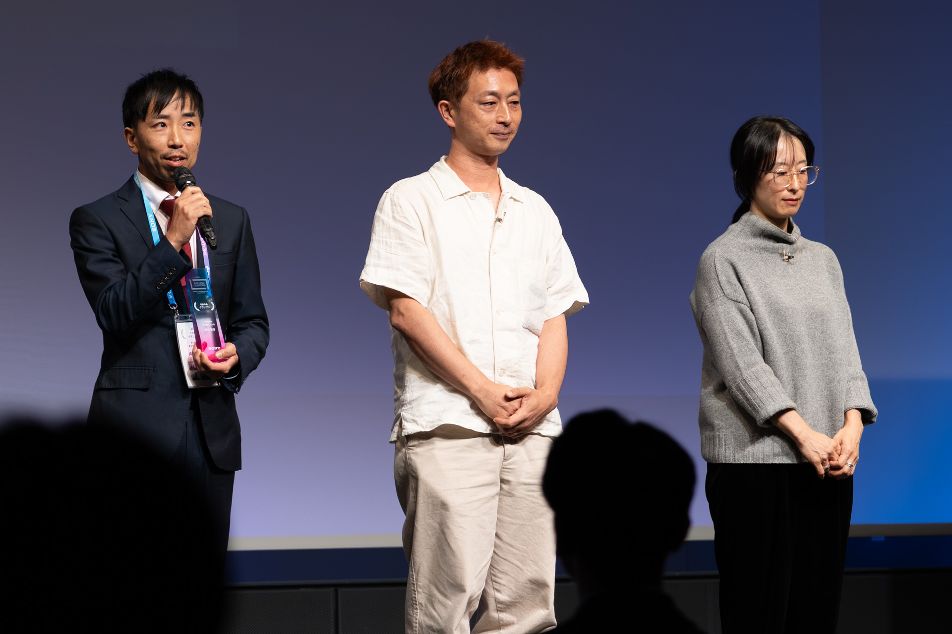 坪井智洋さん（左）、審査員の川島小鳥さん（中）、審査員の志賀理江子さん（右）