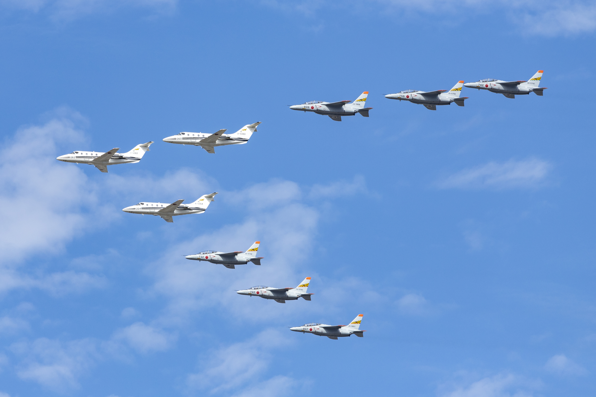 T-400とT-4による大編隊のオープニングフライト（2022年撮影）