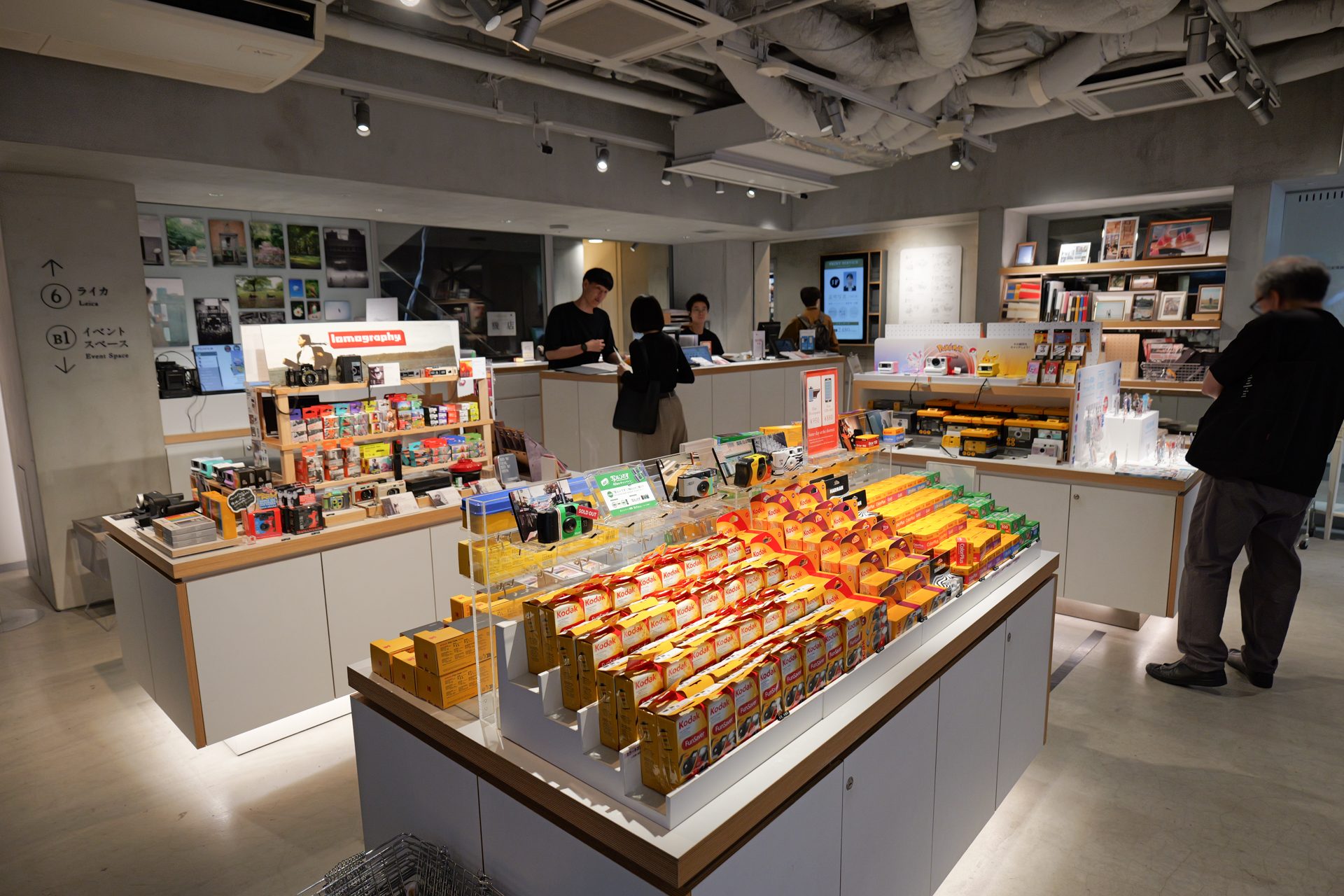 完成品の受け取りは店舗の1階カウンター