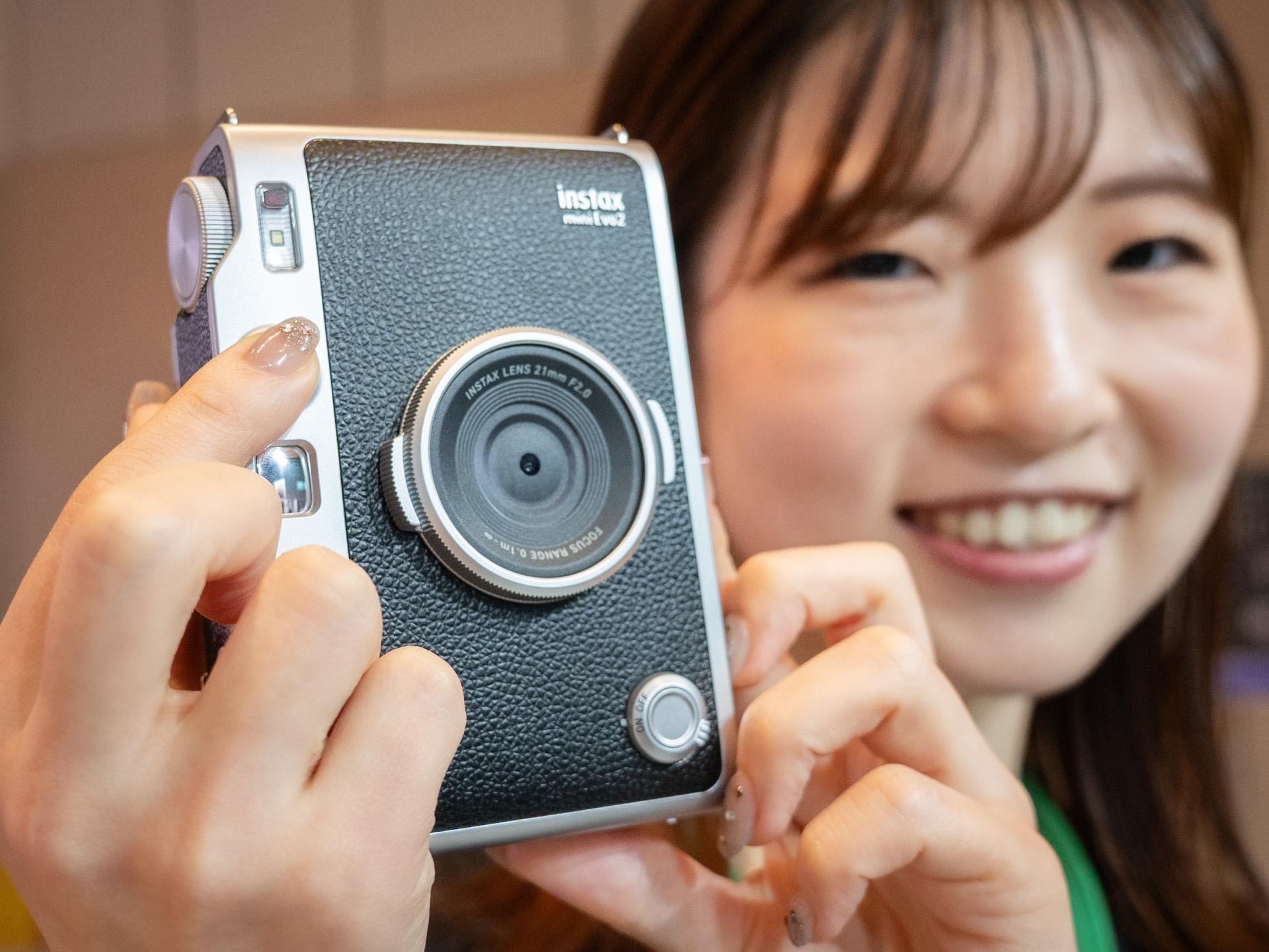 新製品の1つ「instax mini Evo 2」