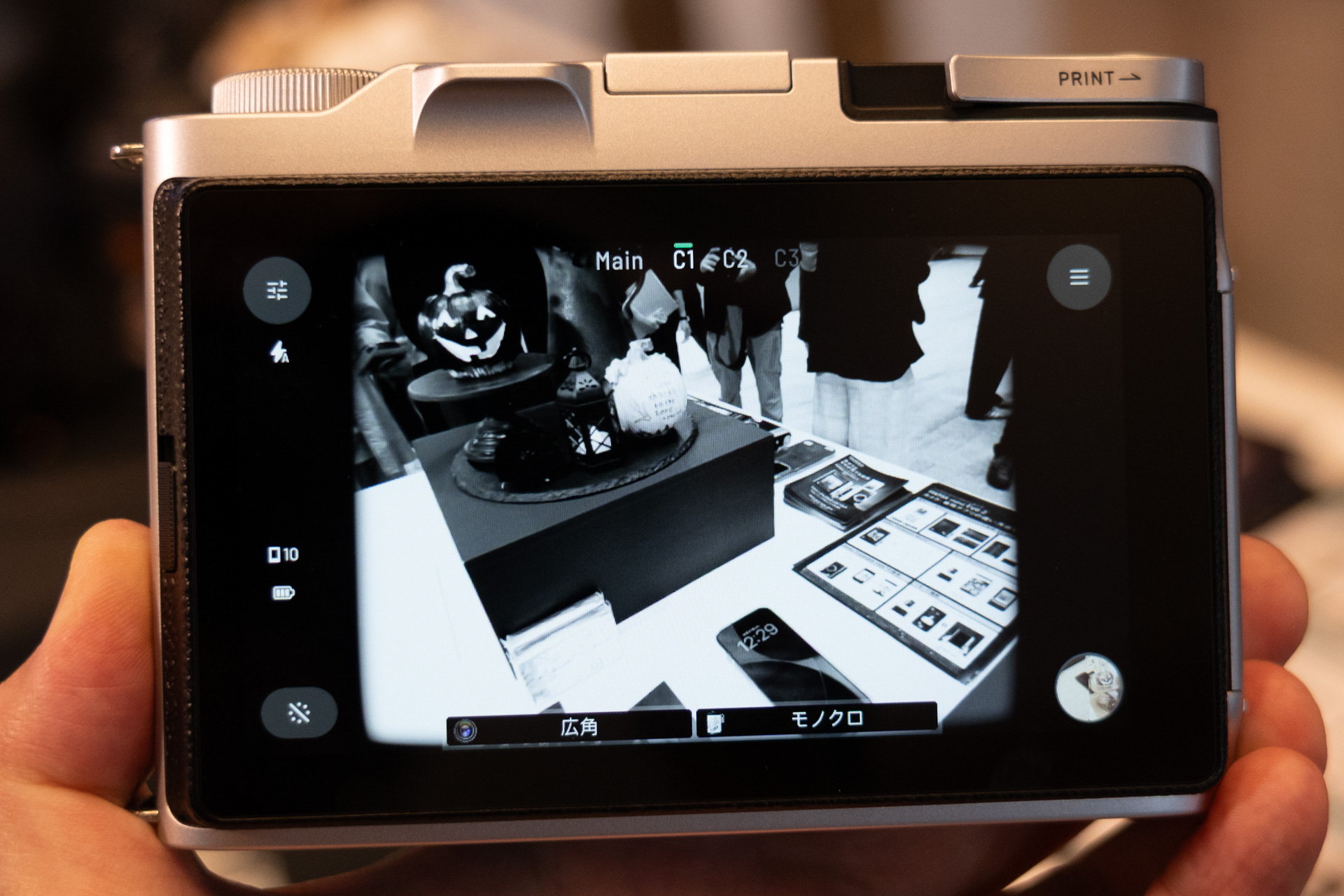 「広角」は画面隅がケラれたように写る