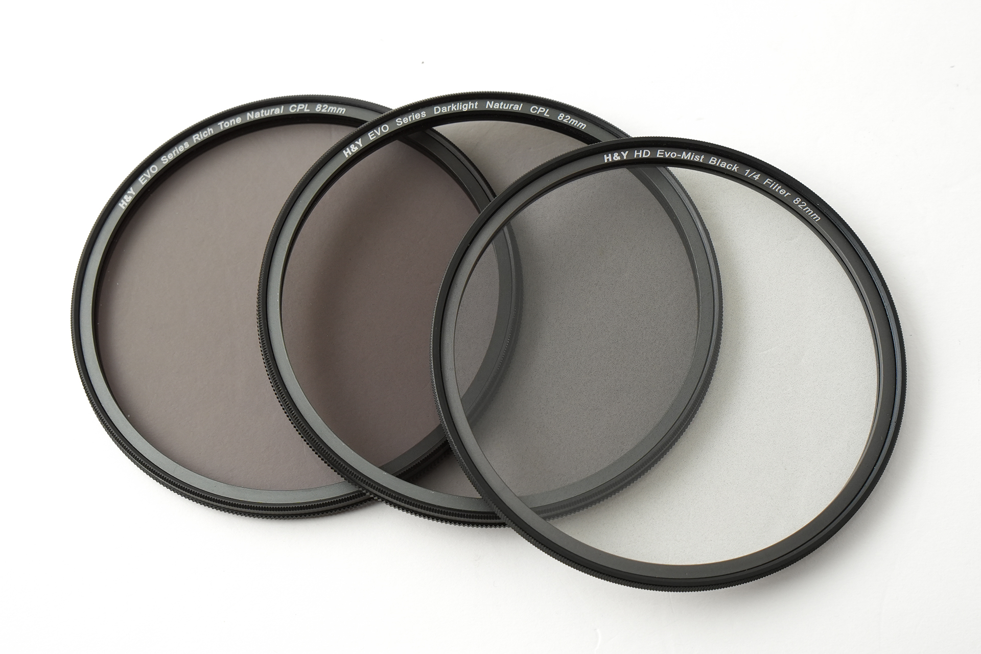 左からEVO-series Rich Tone Natural CPL、同Darklight Natural CPL。どちらもミスト効果を付与する。右端はCPLではないが、ミスト効果の代表例のEVO-Series MRC Slim Black Promist