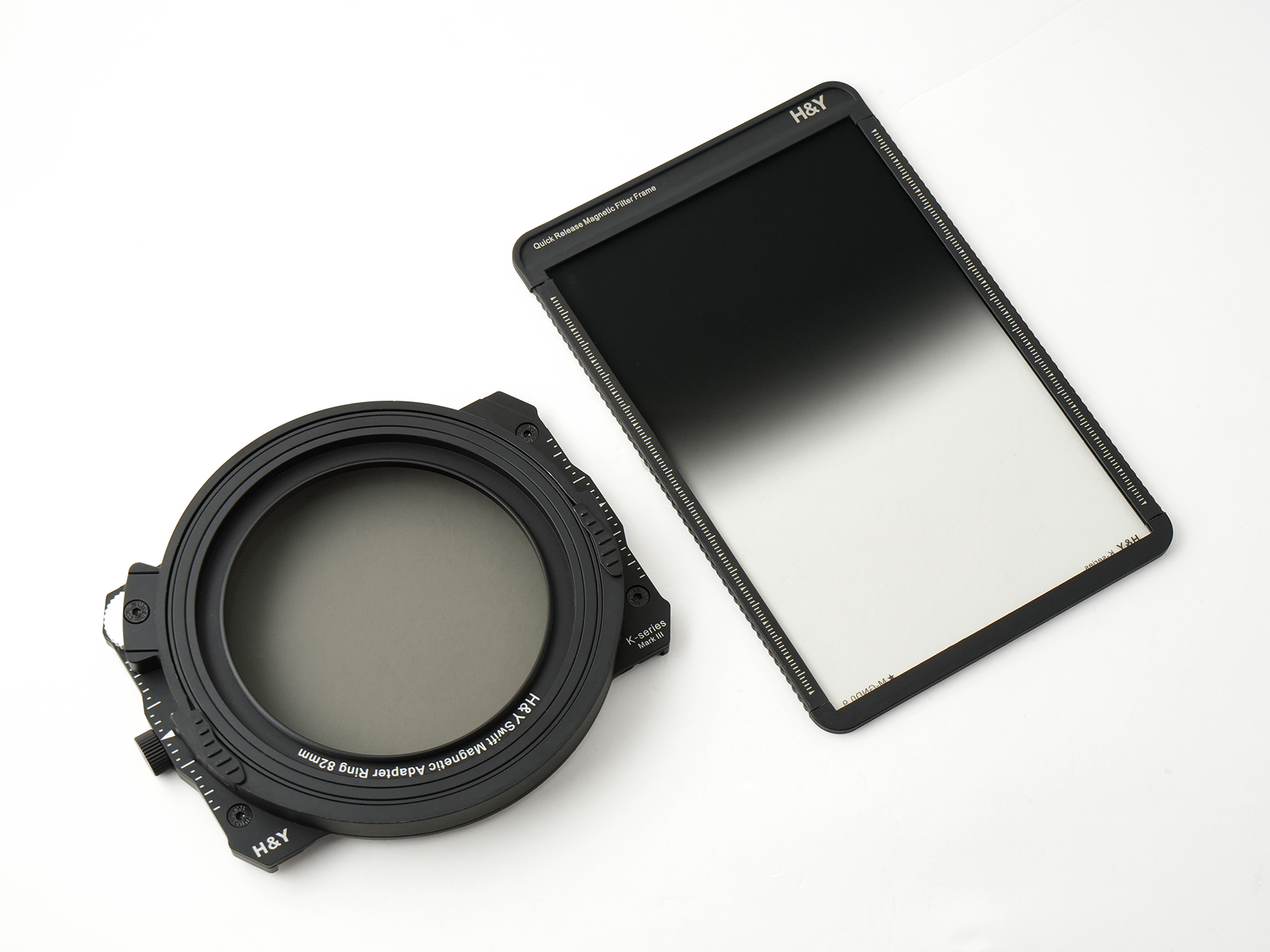 角型フィルターホルダーK-Series（手前）に組み込まれたCPLフィルター