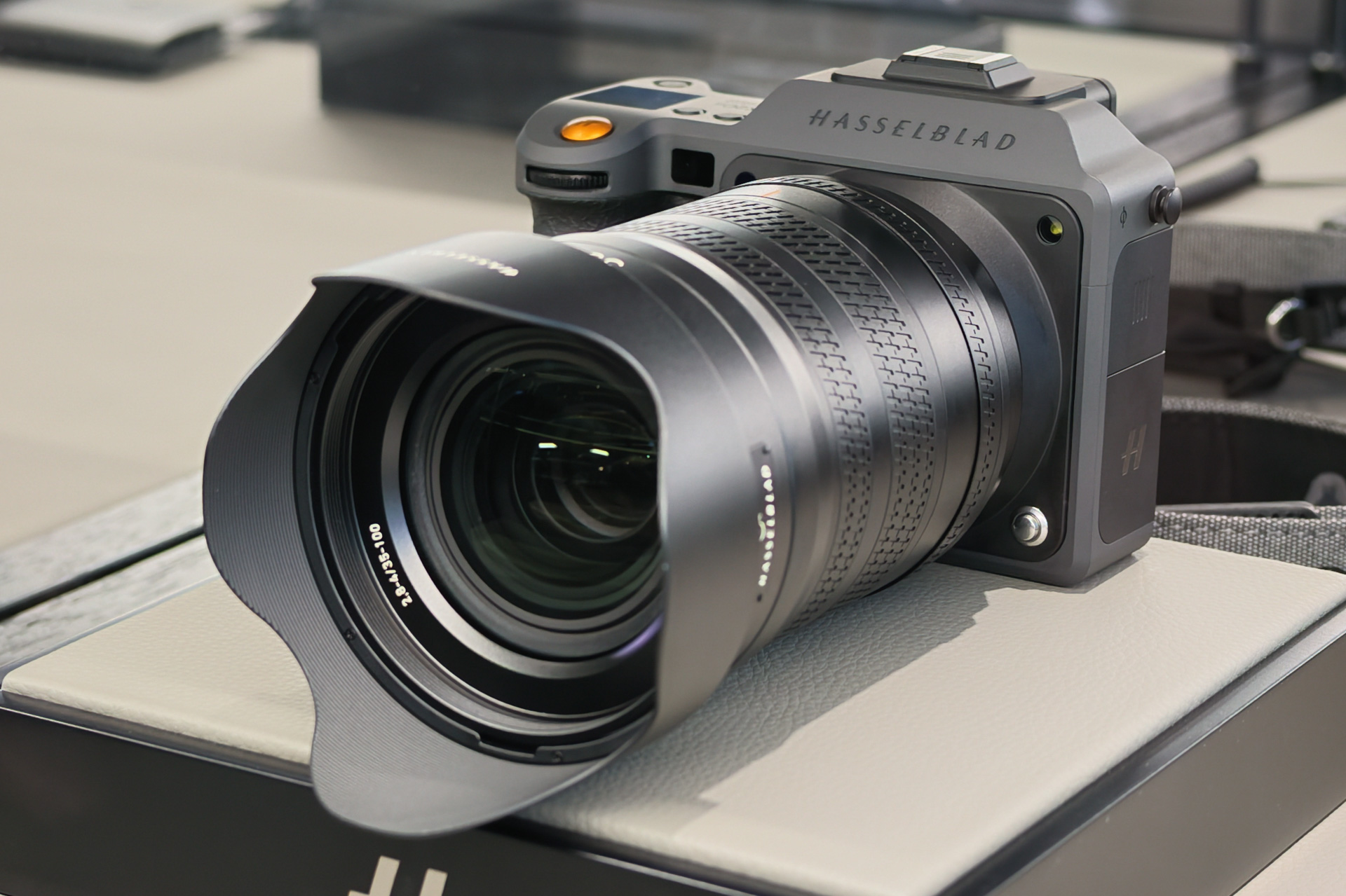 中判ミラーレスカメラ「X2D II 100C」