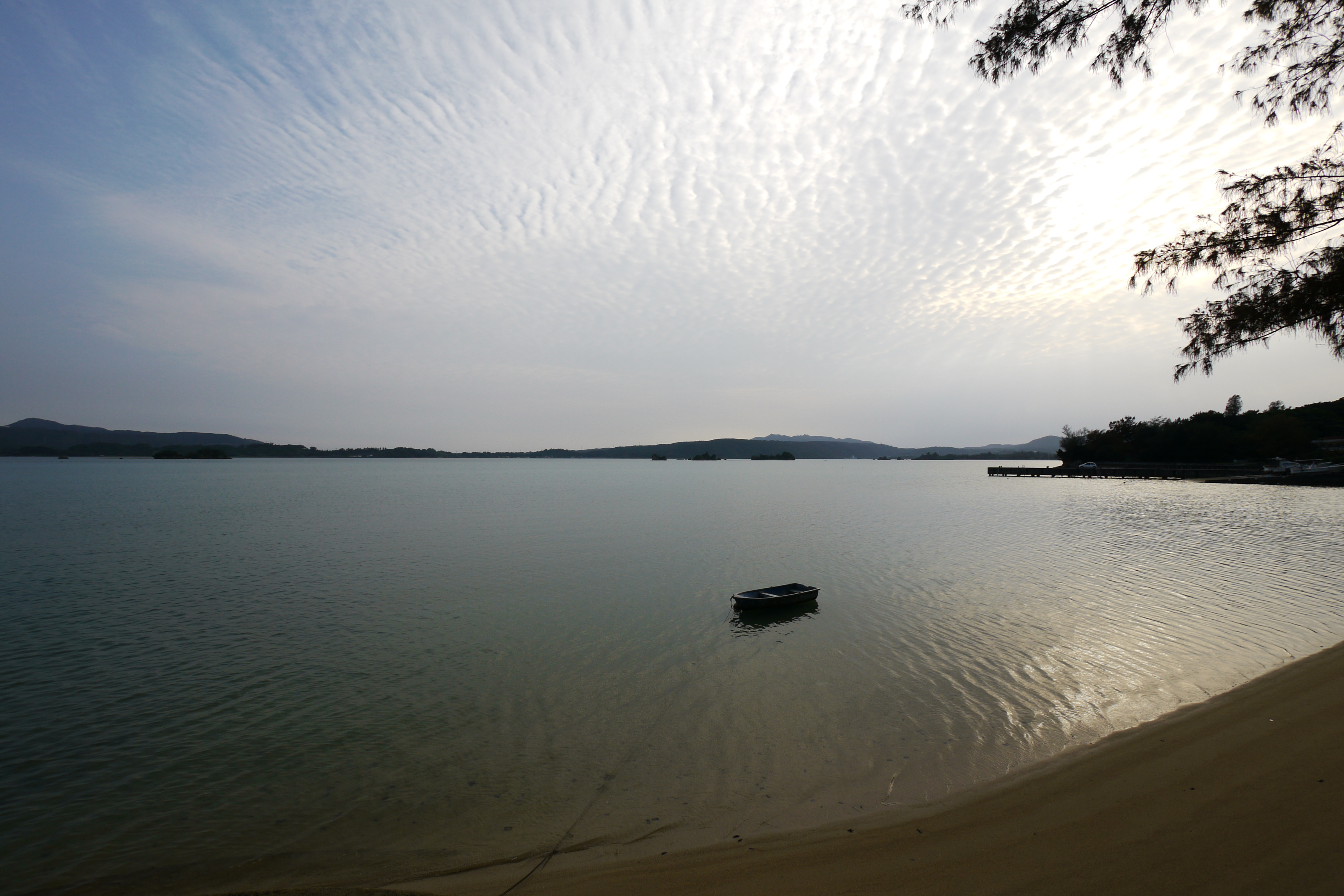 <b>DMC-GH1 / LUMIX G VARIO 7-14mm F4 ASPH. / 約5.1MB / 4,128×2,752 / 1/320秒 / F8 / 0EV / ISO100 / WB:晴天 / 7mm</b>