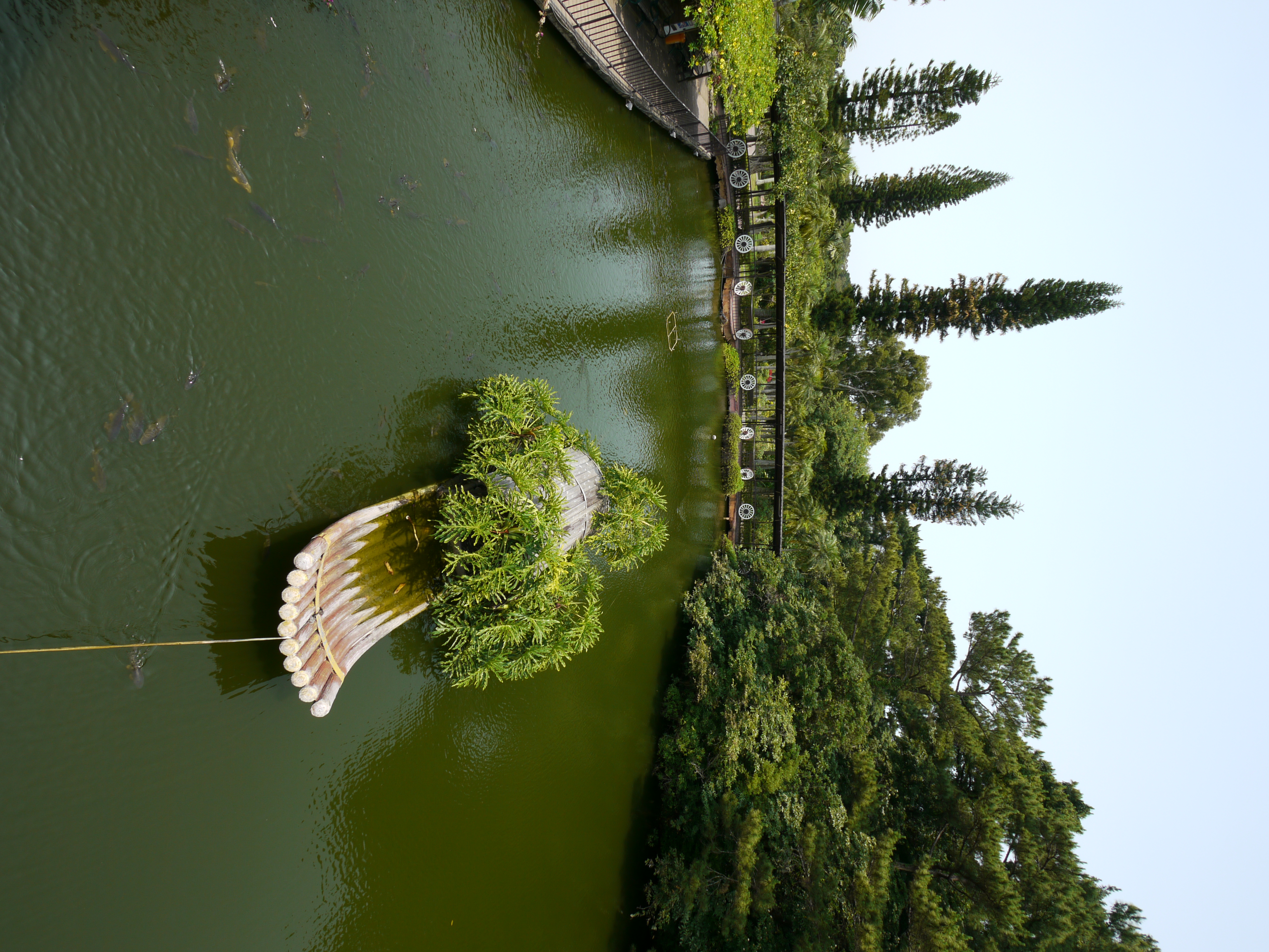 <b>DMC-GH1 / LUMIX G VARIO 7-14mm F4 ASPH. / 約6.8MB / 3,000×4,000 / 1/160秒 / F8 / 0EV / ISO100 / WB:晴天 / 7mm</b>